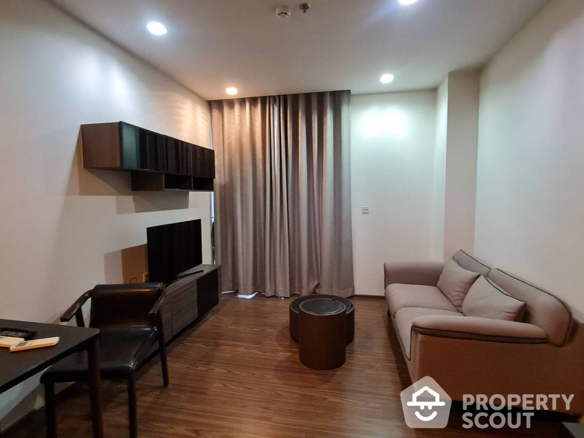 Condominium in Phra Khanong, Krung Thep Maha Nakhon 12799121