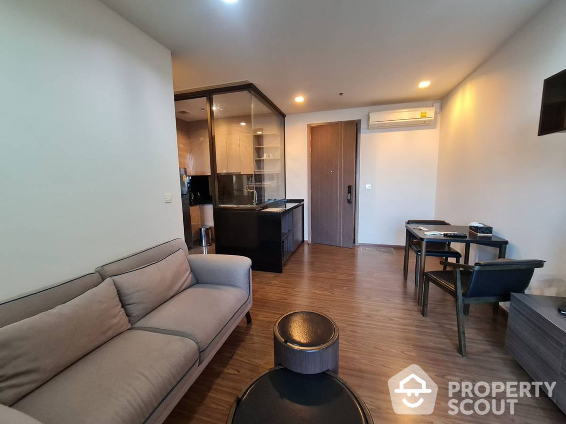 Condominium in Phra Khanong, Krung Thep Maha Nakhon 12799121