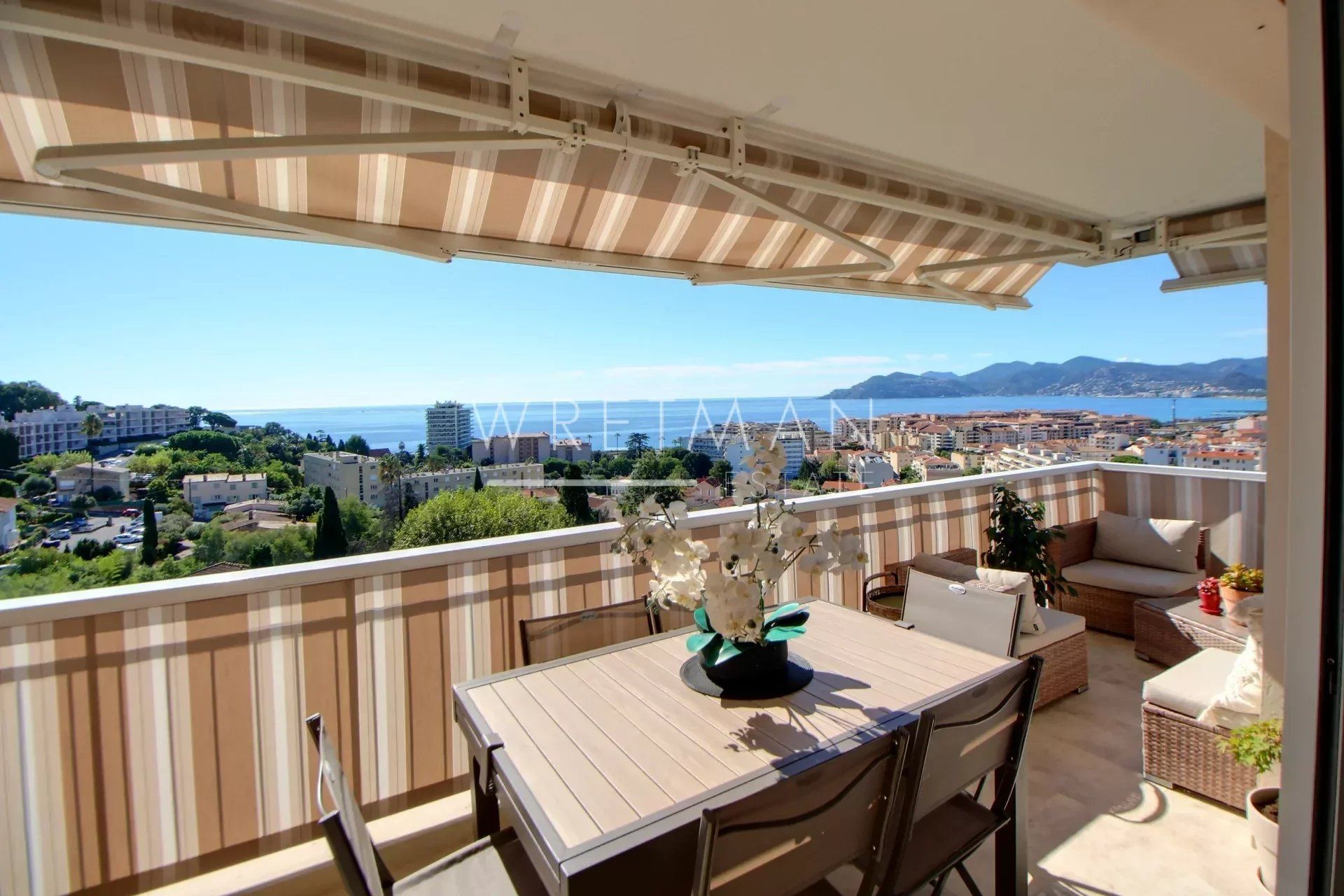 Osakehuoneisto sisään Cannes, Provence-Alpes-Cote d'Azur 12799151