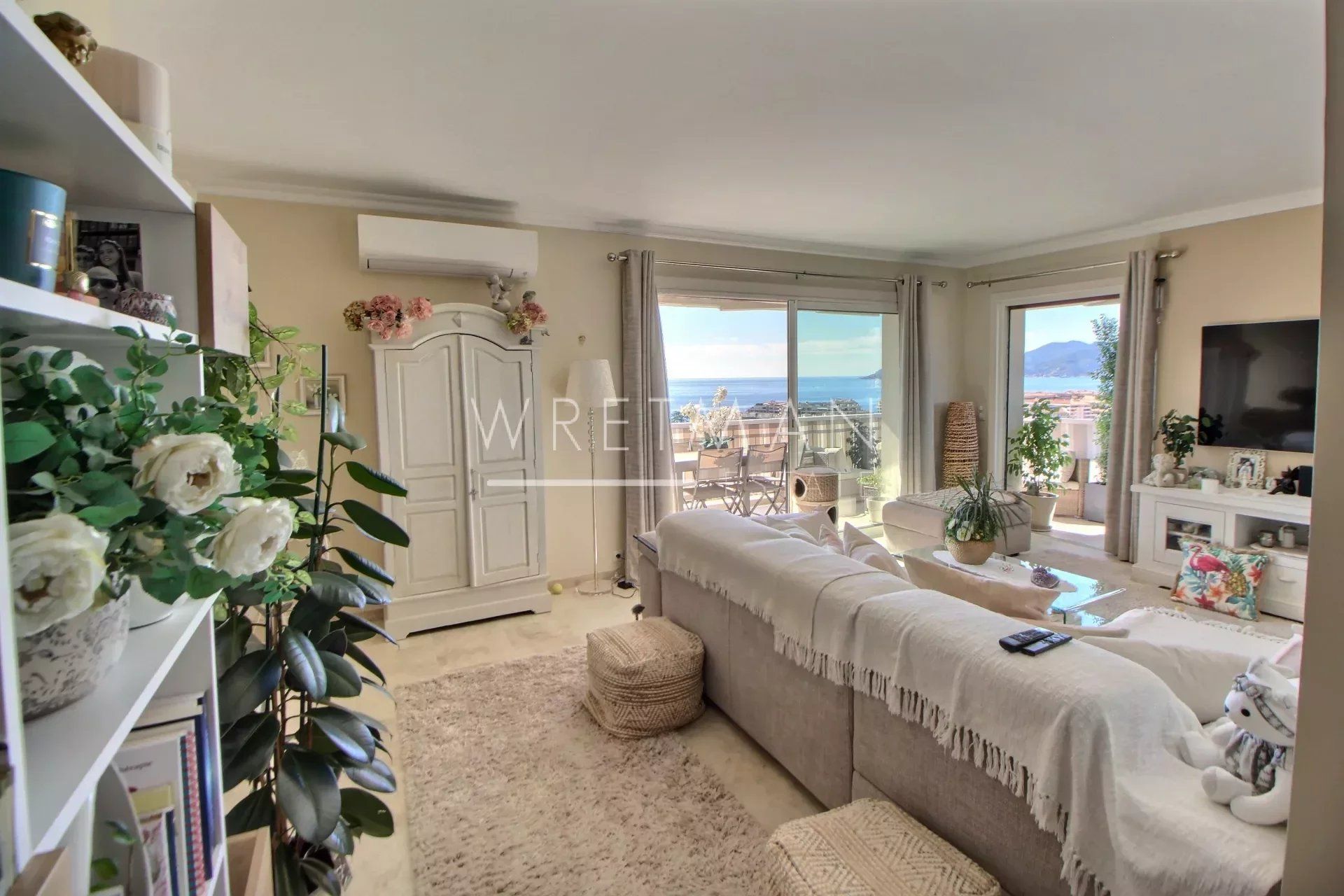 Osakehuoneisto sisään Cannes, Provence-Alpes-Cote d'Azur 12799151