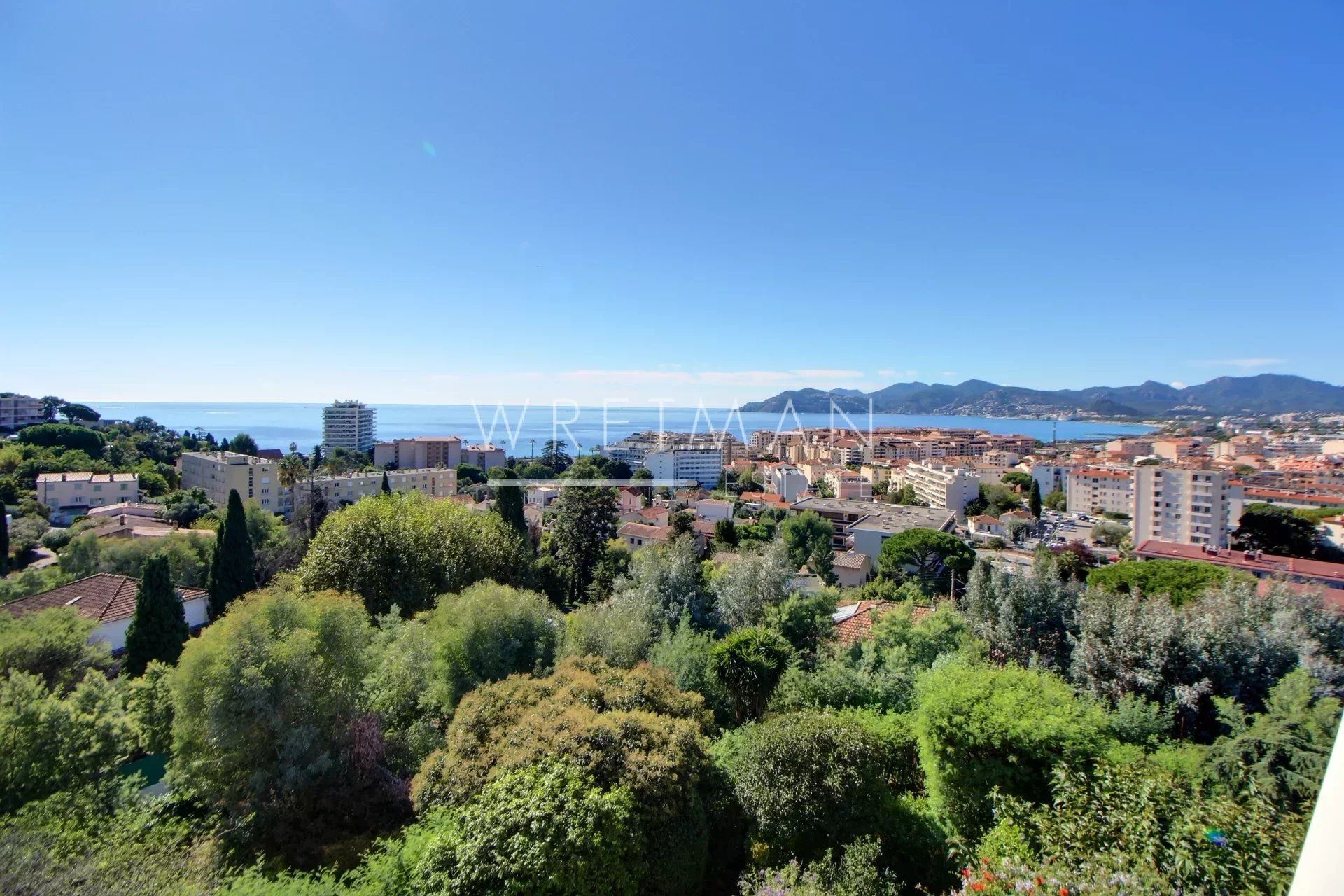 Osakehuoneisto sisään Cannes, Provence-Alpes-Cote d'Azur 12799151