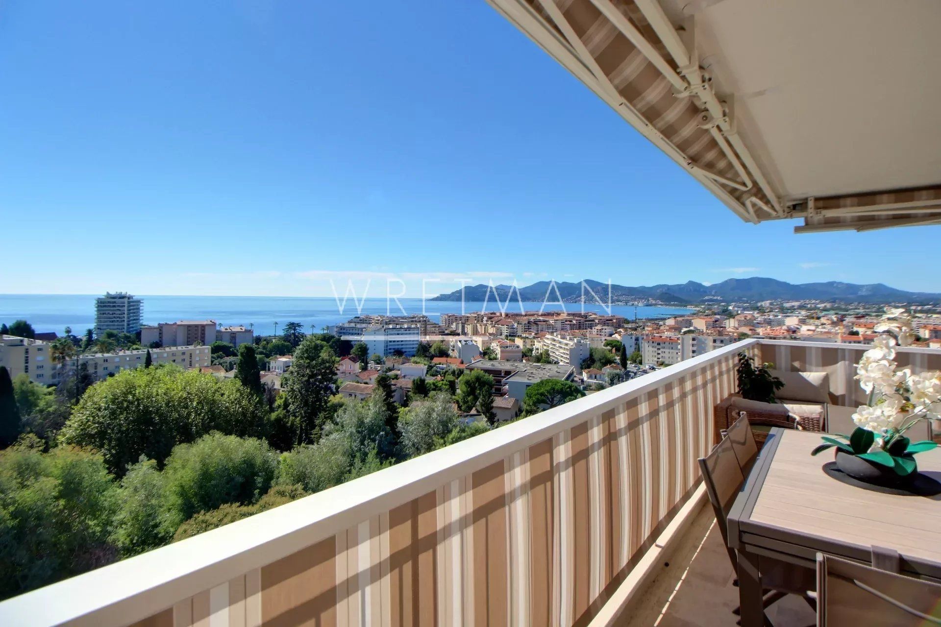 Osakehuoneisto sisään Cannes, Provence-Alpes-Cote d'Azur 12799151