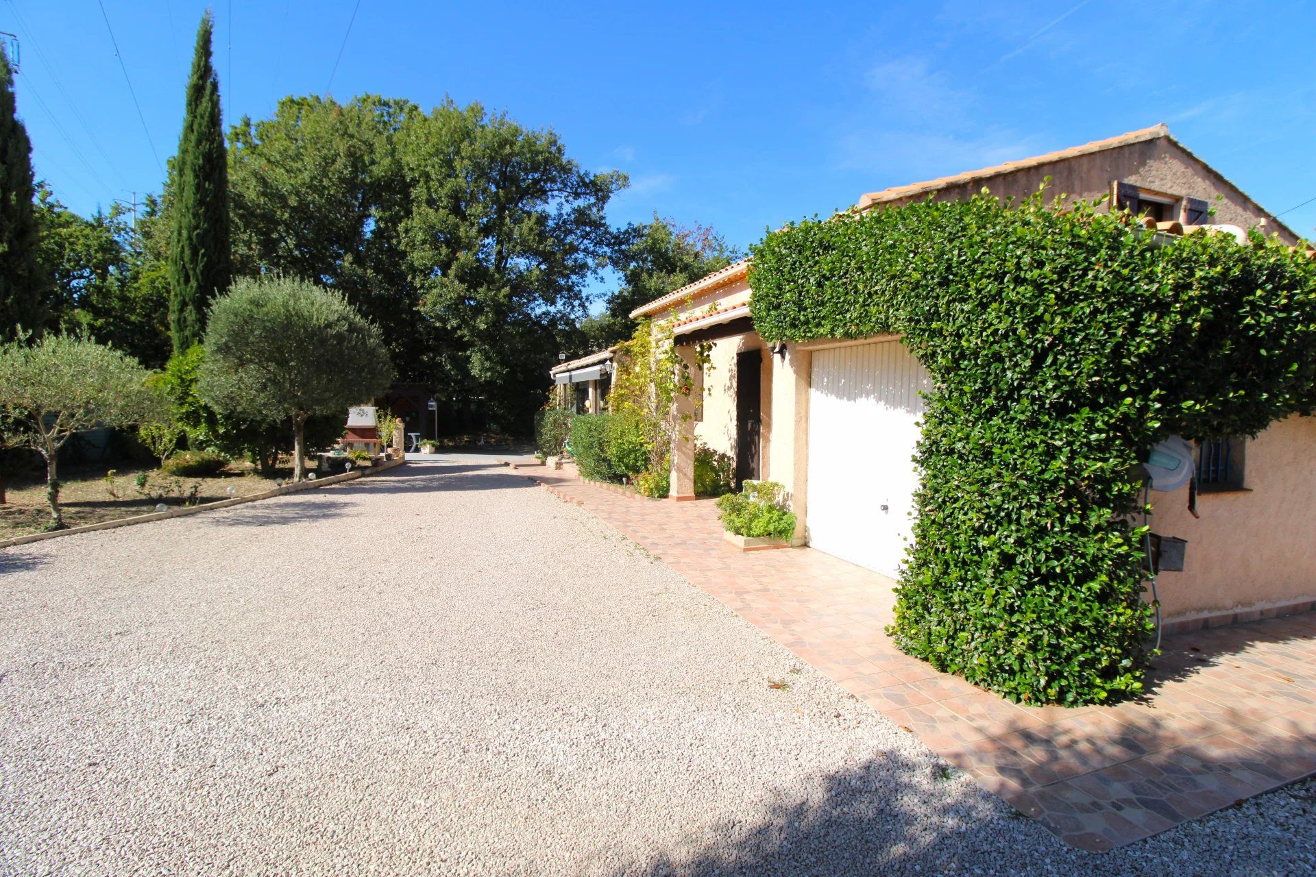 rumah dalam Rocbaron, Provence-Alpes-Côte d'Azur 12799182