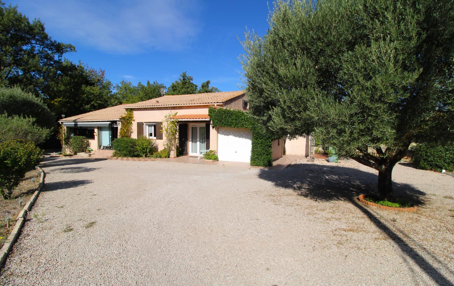 rumah dalam Rocbaron, Provence-Alpes-Côte d'Azur 12799182