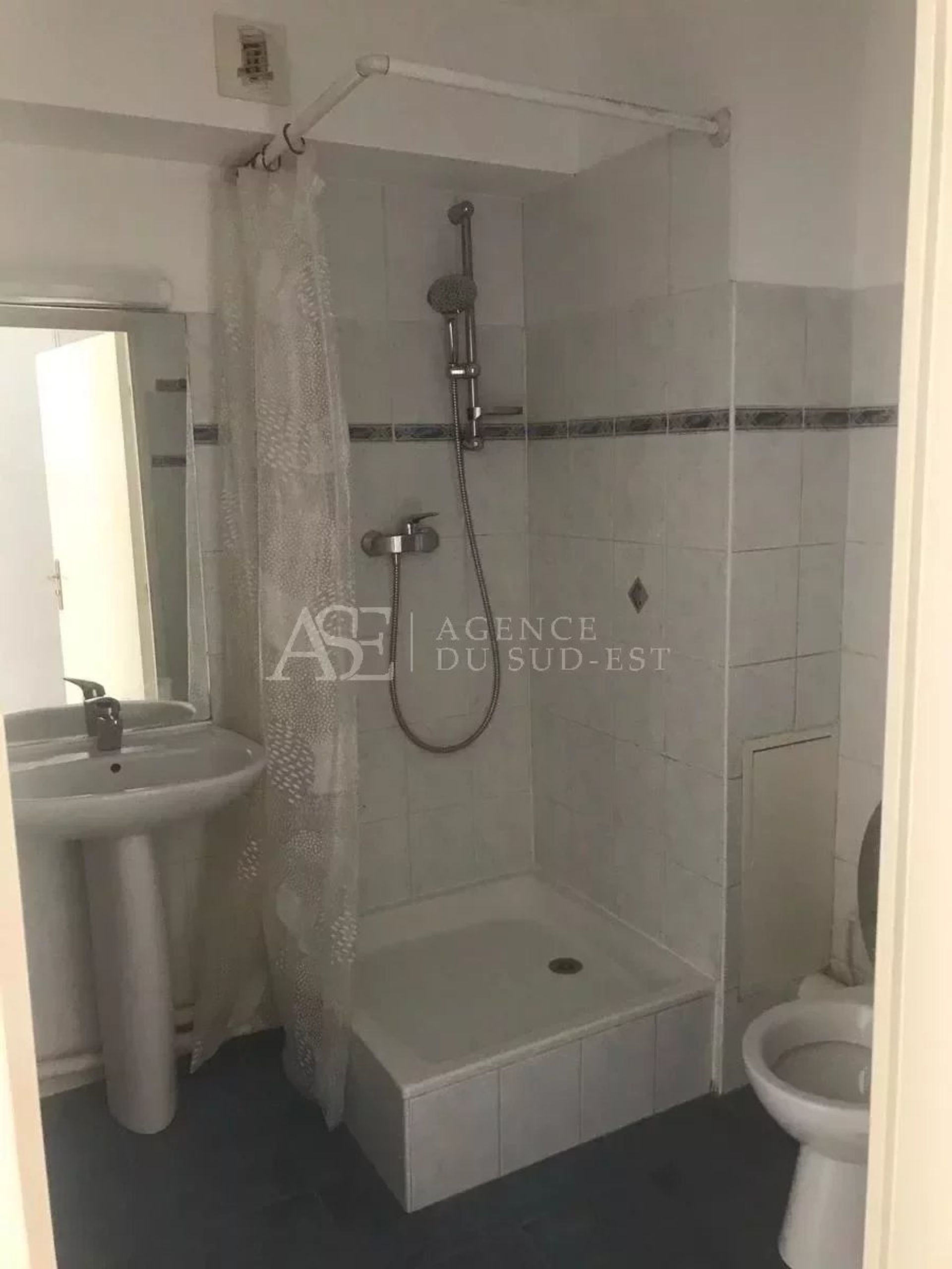 Residencial en Aix-en-Provence, Bouches-du-Rhône 12799217