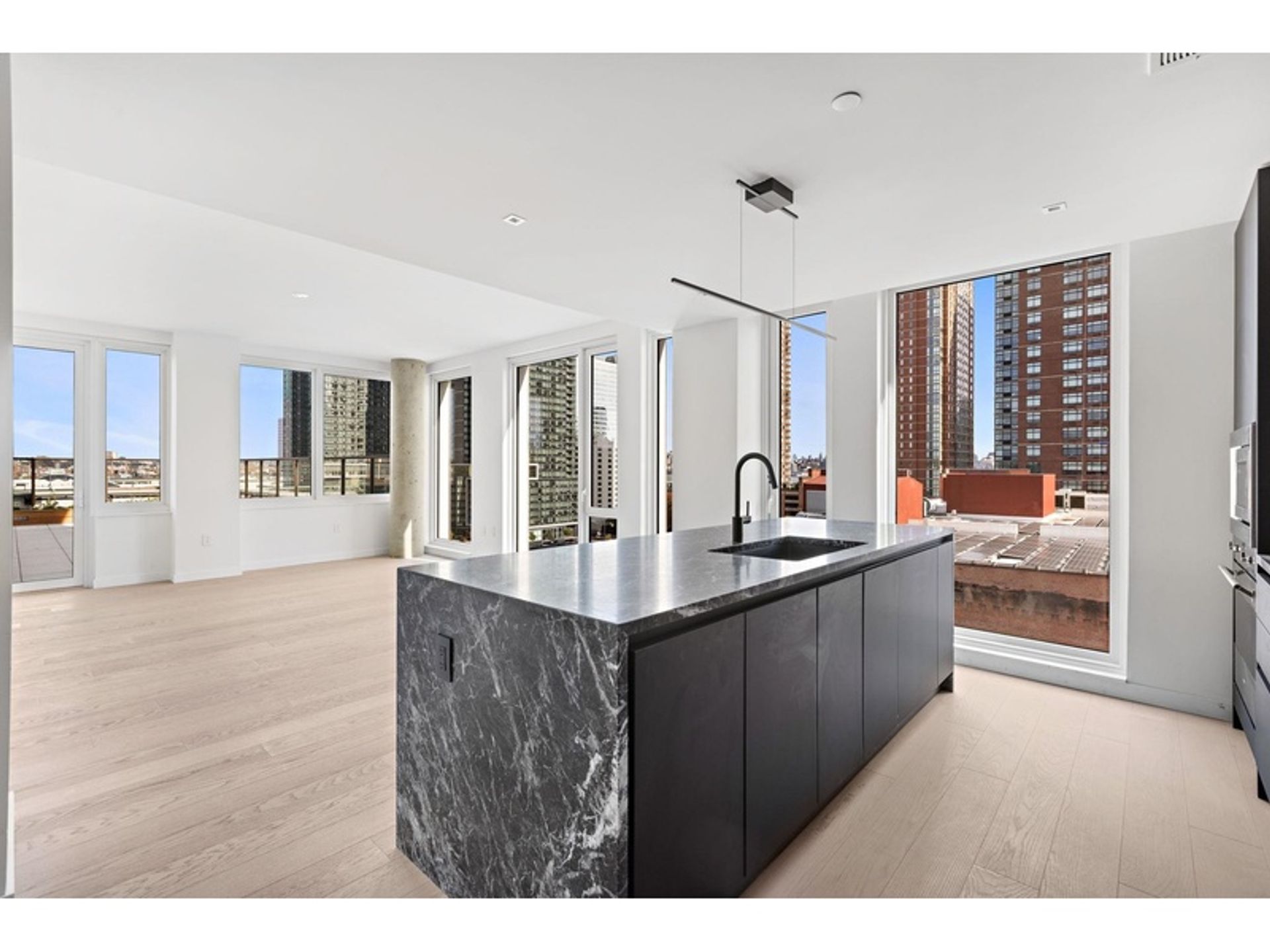 Condominium in Jersey City, New Jersey 12799300