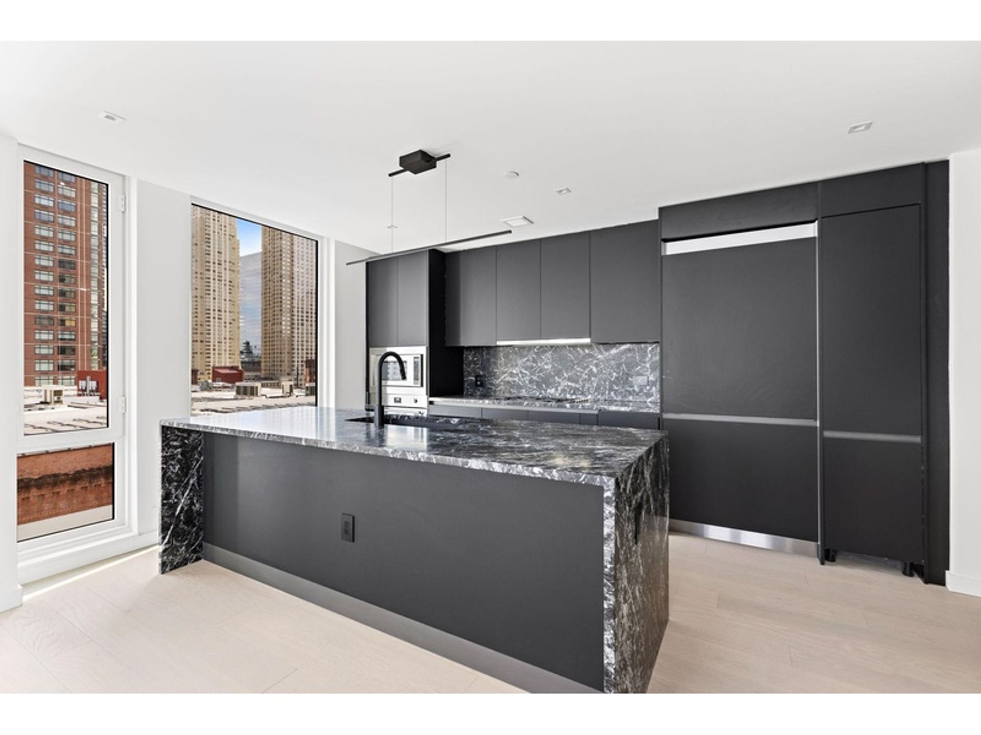 Condominium in Jersey City, New Jersey 12799300