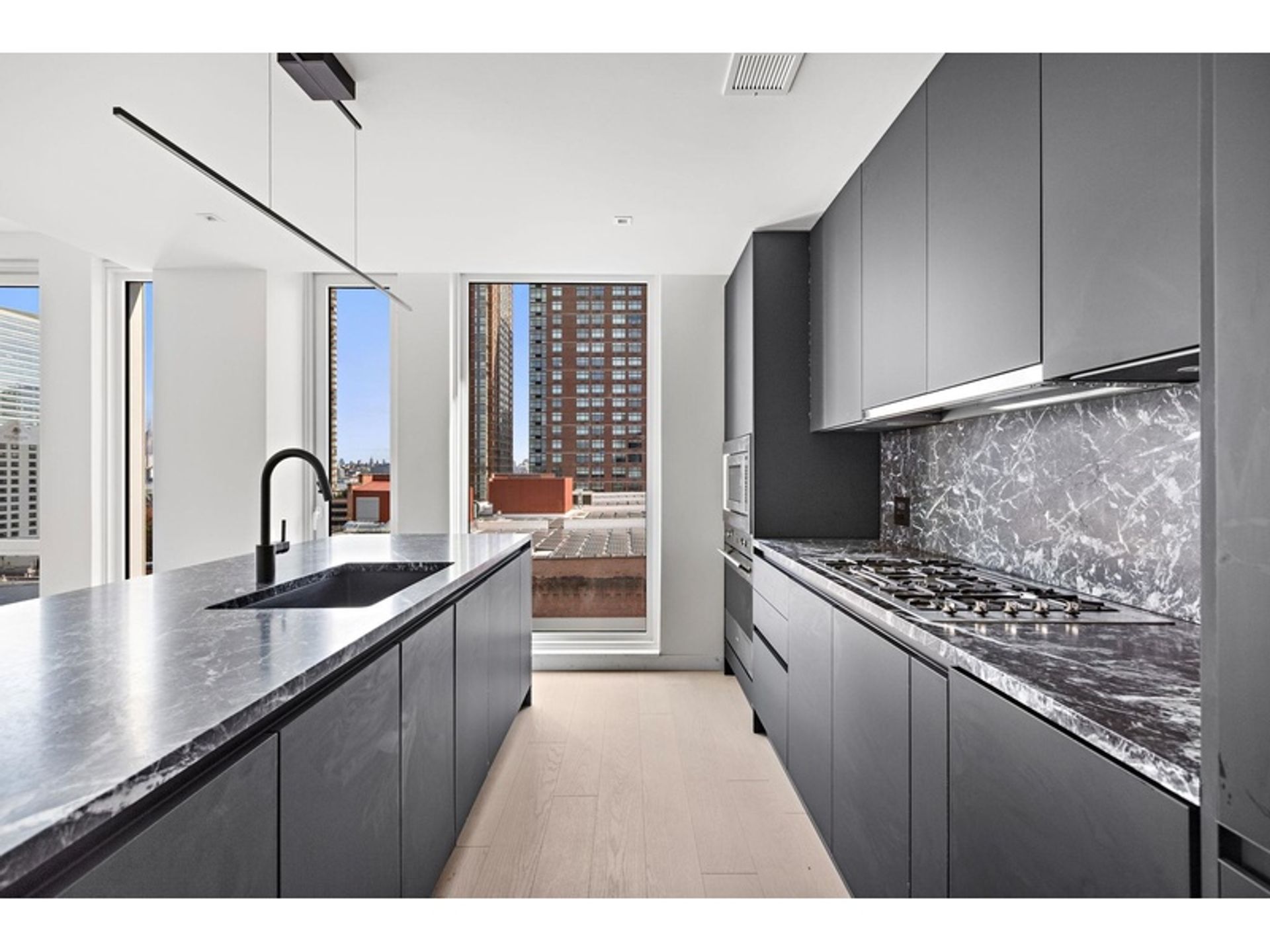 Condominium in Jersey City, New Jersey 12799300