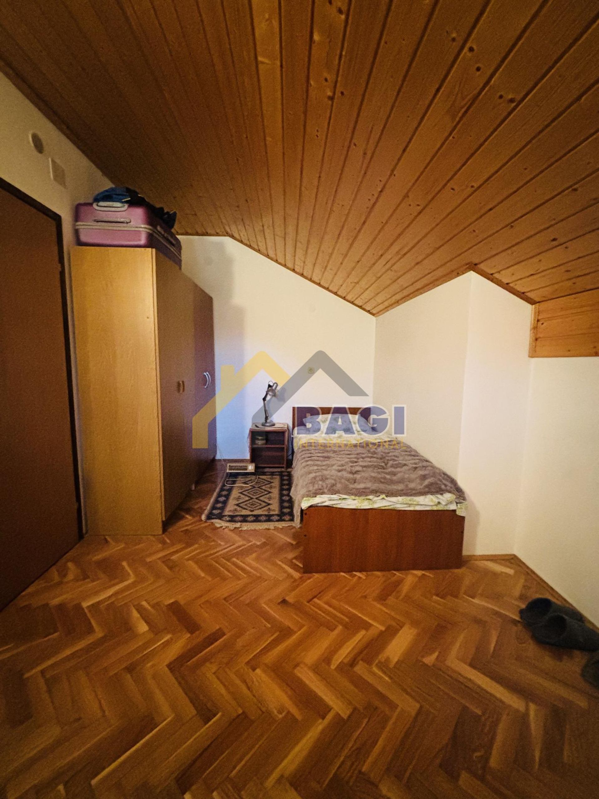 Hus i Zagreb, Grad Zagreb 12799950