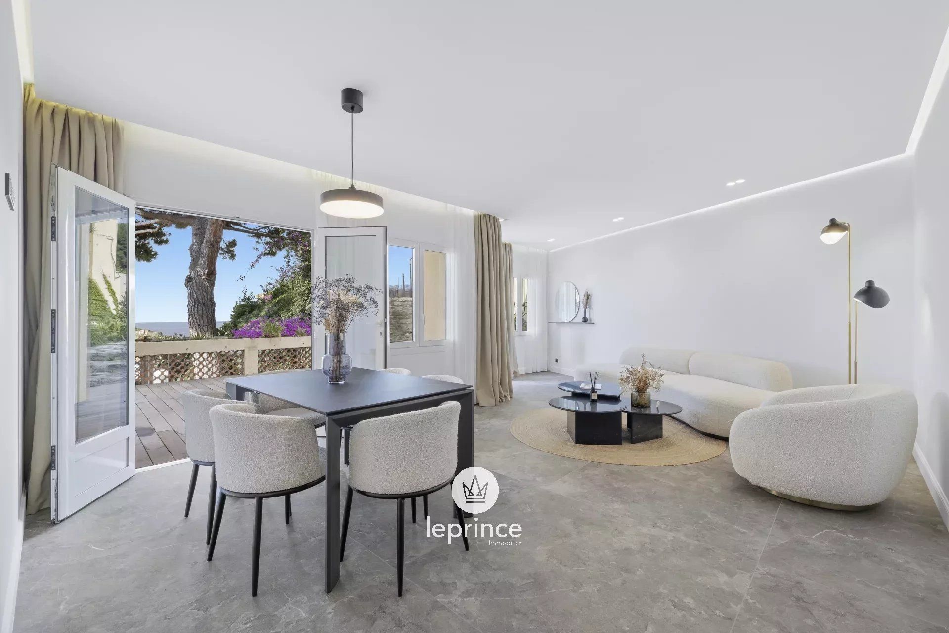 Condominium in Villefranche-sur-Mer, Provence-Alpes-Côte d'Azur 12800272