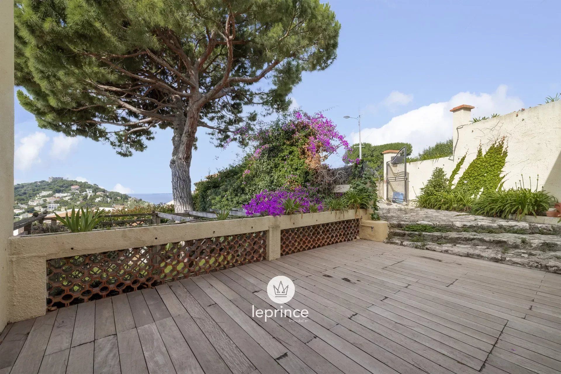 Condominium in Villefranche-sur-Mer, Provence-Alpes-Côte d'Azur 12800272