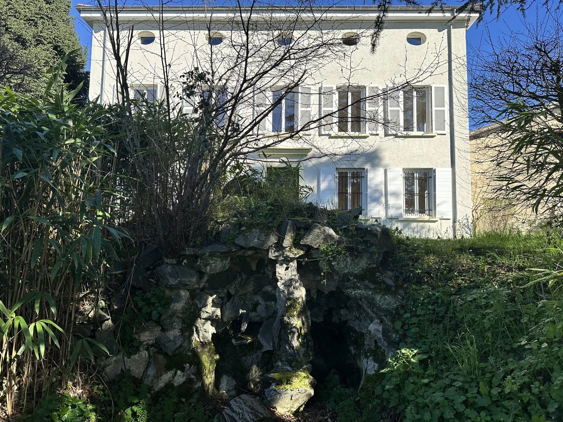 سكني في Vienne, Isère 12800287