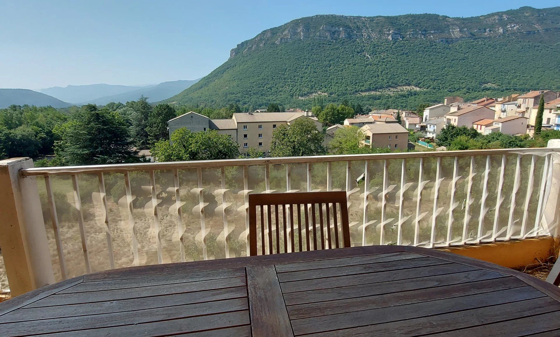 Condominium in Laragne-Monteglin, Provence-Alpes-Côte d'Azur 12800400