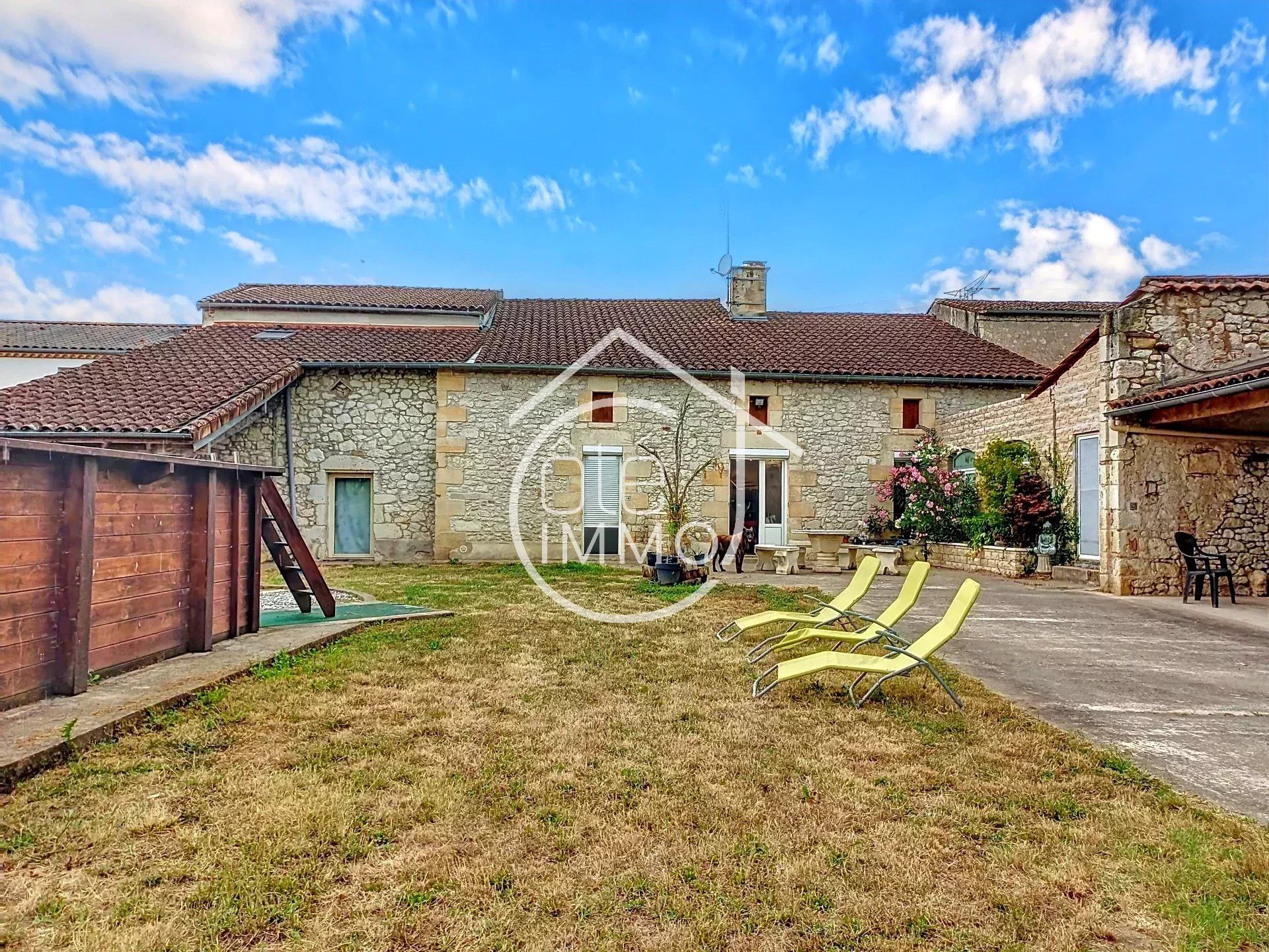 Residential in Saint-Antoine-de-Breuilh, Dordogne 12800469