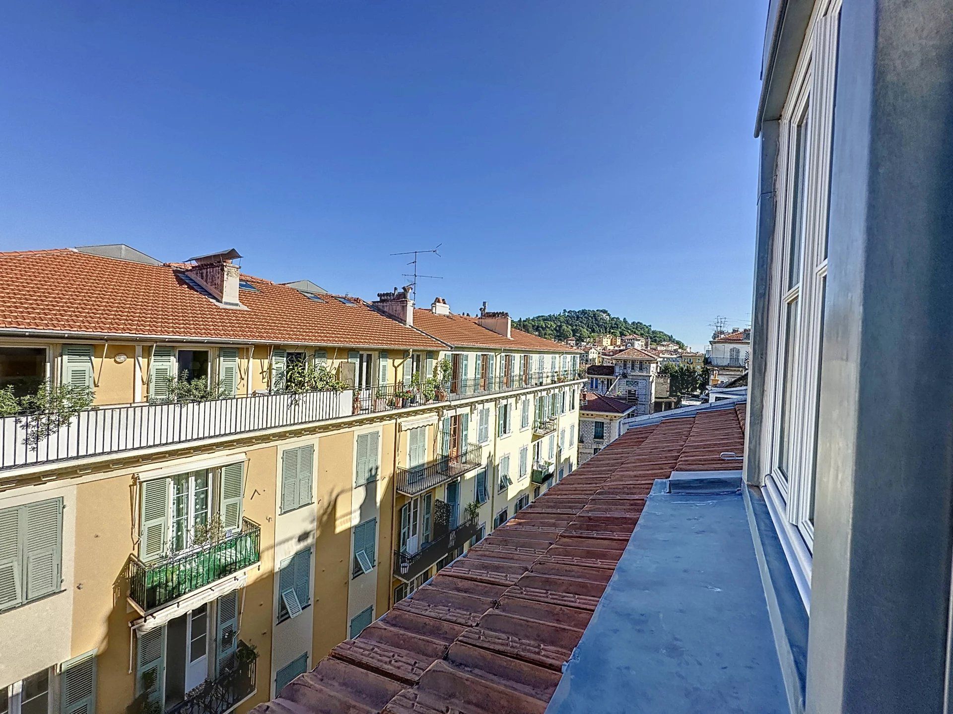 Condominium dans Nice, Alpes-Maritimes 12800503