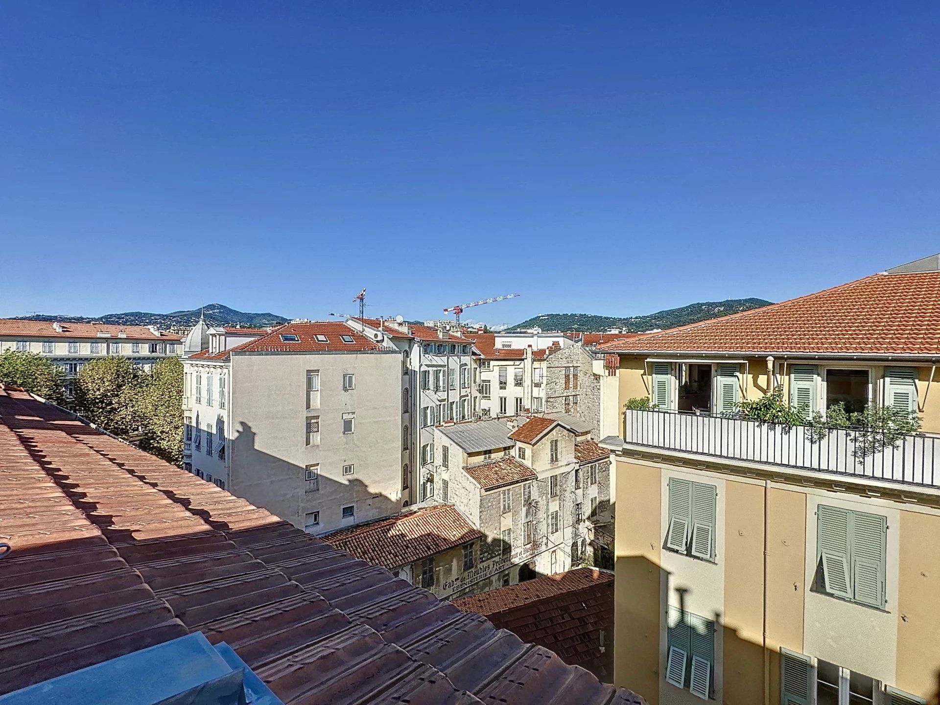 Condominium dans Nice, Alpes-Maritimes 12800503