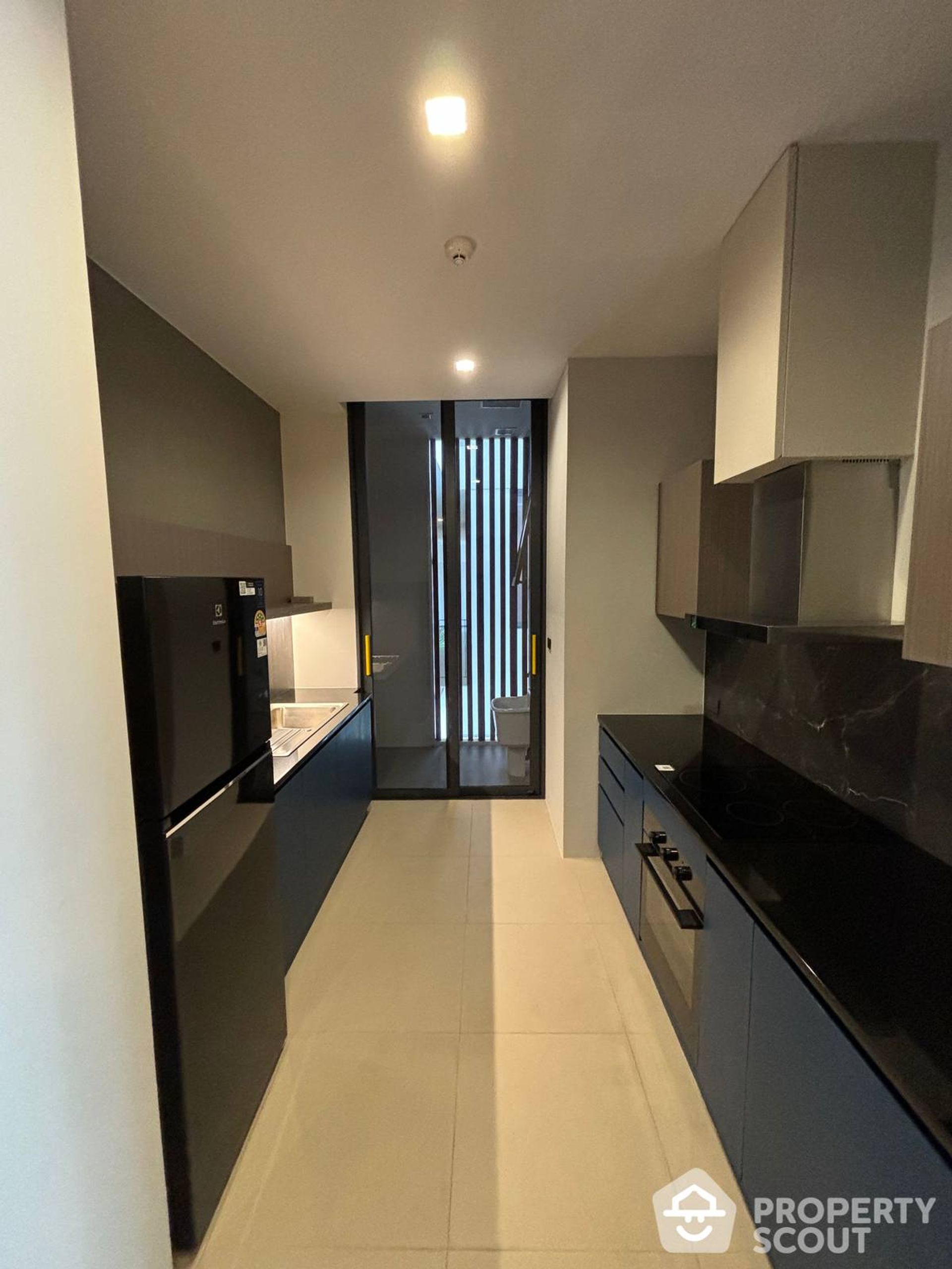 Condominium in Khlong Toei, Krung Thep Maha Nakhon 12802174