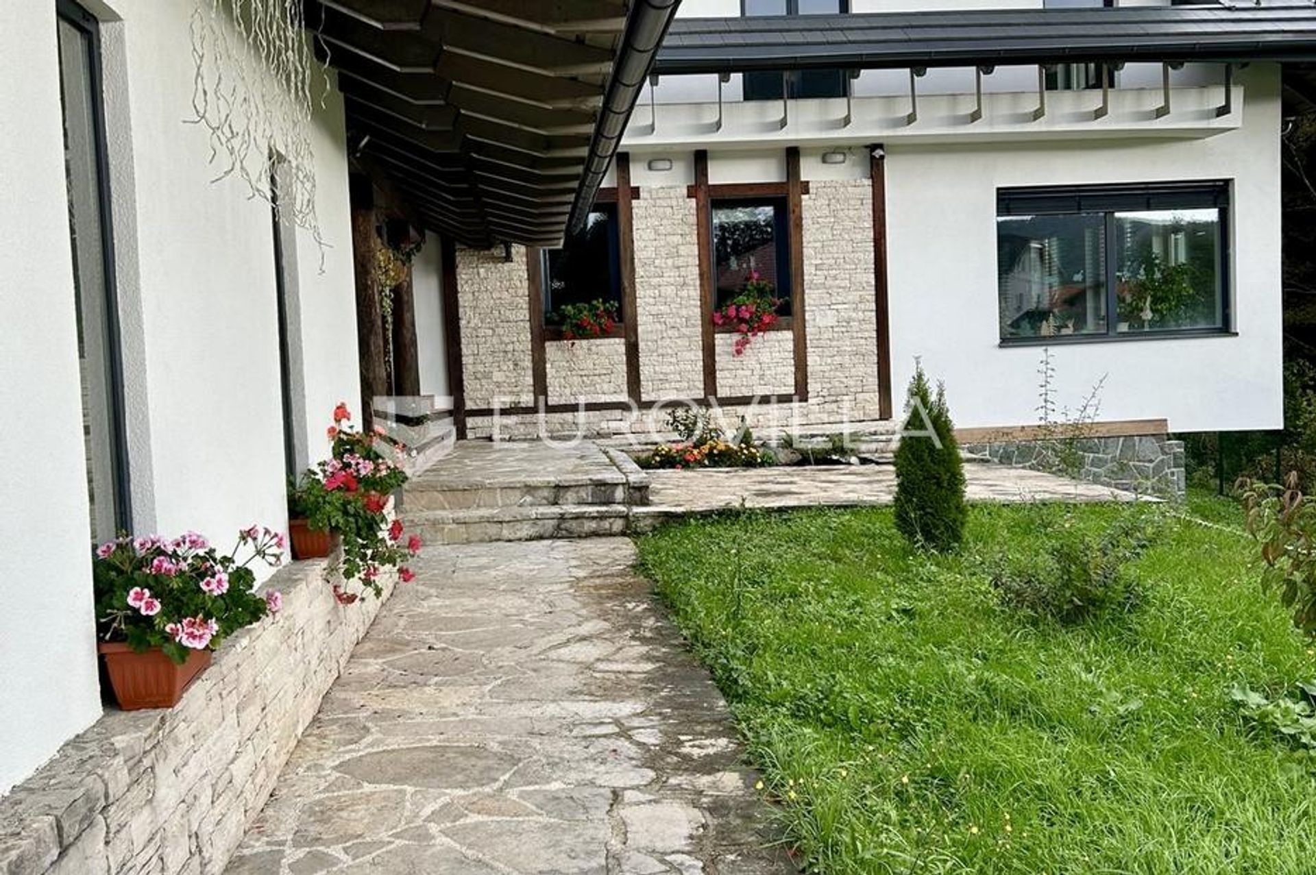 casa en Delnice, Primorsko-goranska županija 12802330