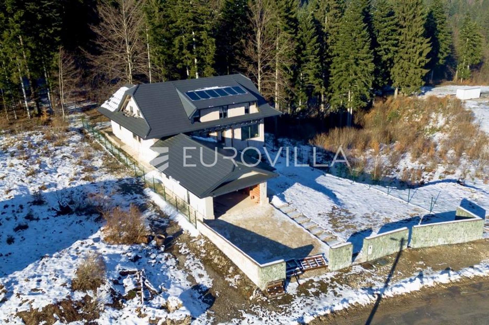 casa en Delnice, Primorsko-goranska županija 12802330