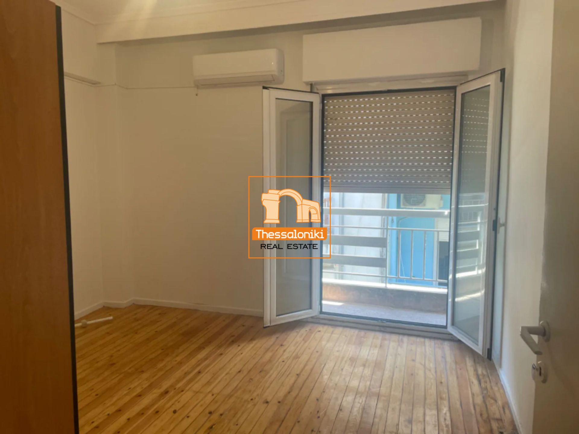 Condominio en Thessaloniki,  12802468