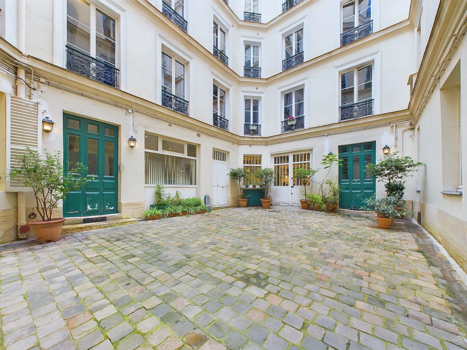 Condominium in Paris 1er, Paris 12803076