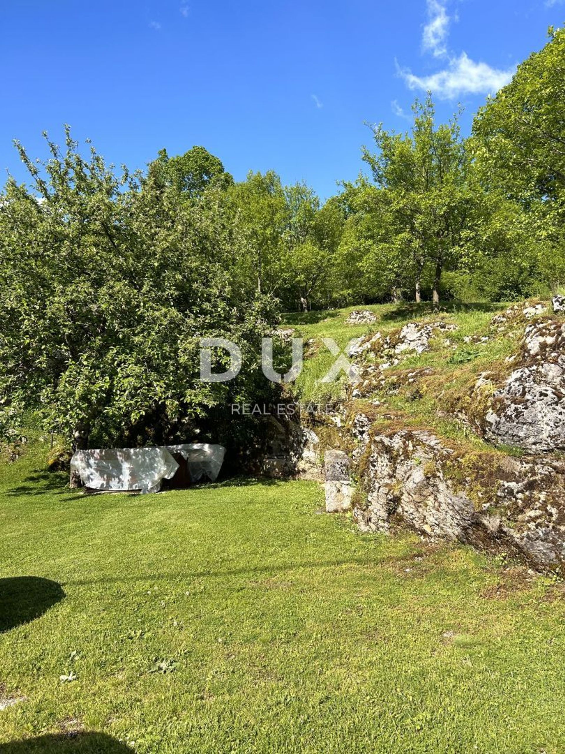 rumah dalam Sinac, Ličko-senjska županija 12803307