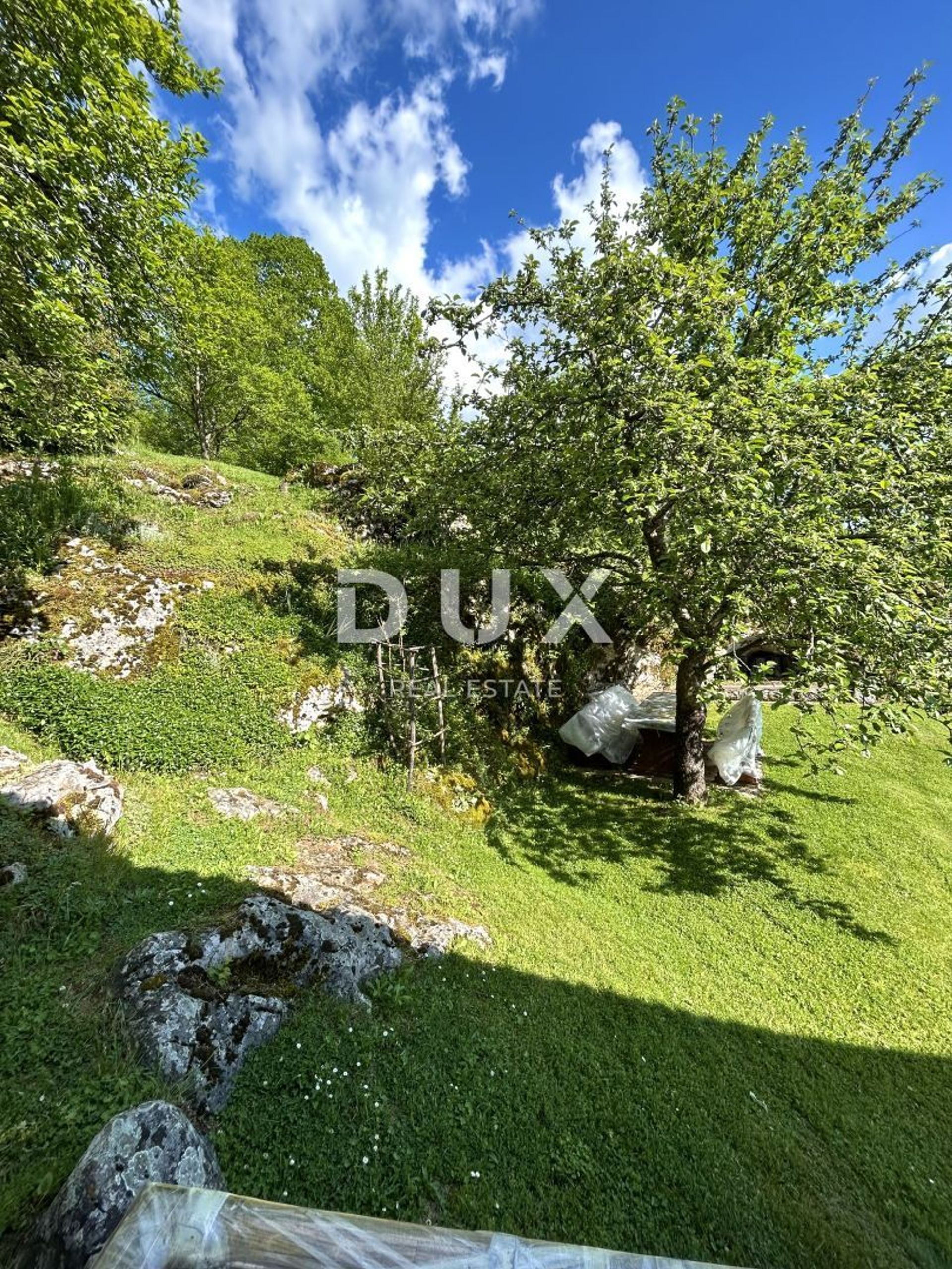 rumah dalam Sinac, Ličko-senjska županija 12803307