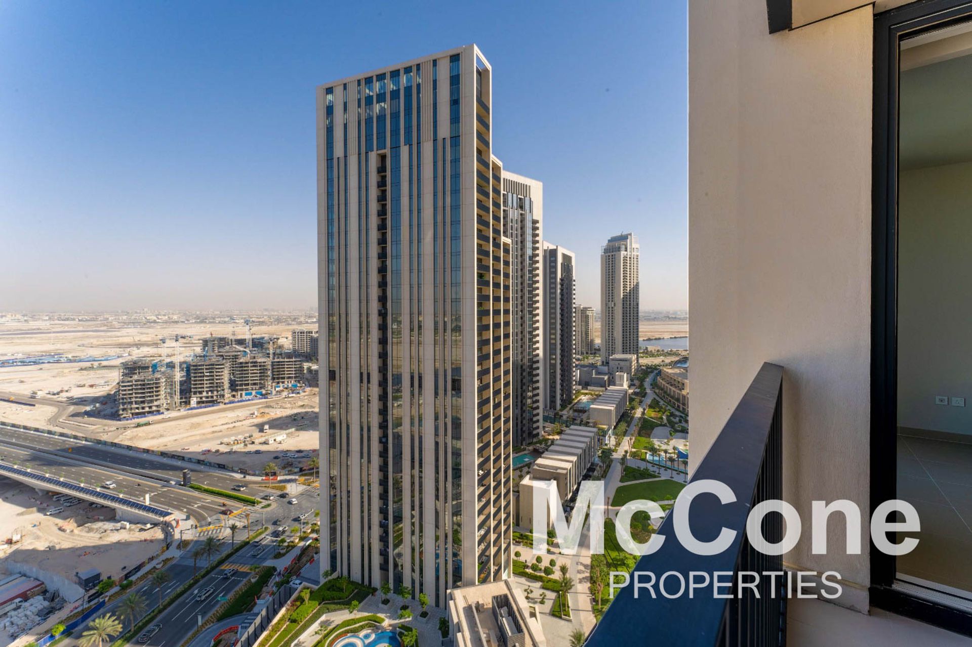 Condominium in Dubai, Dubai 12803365