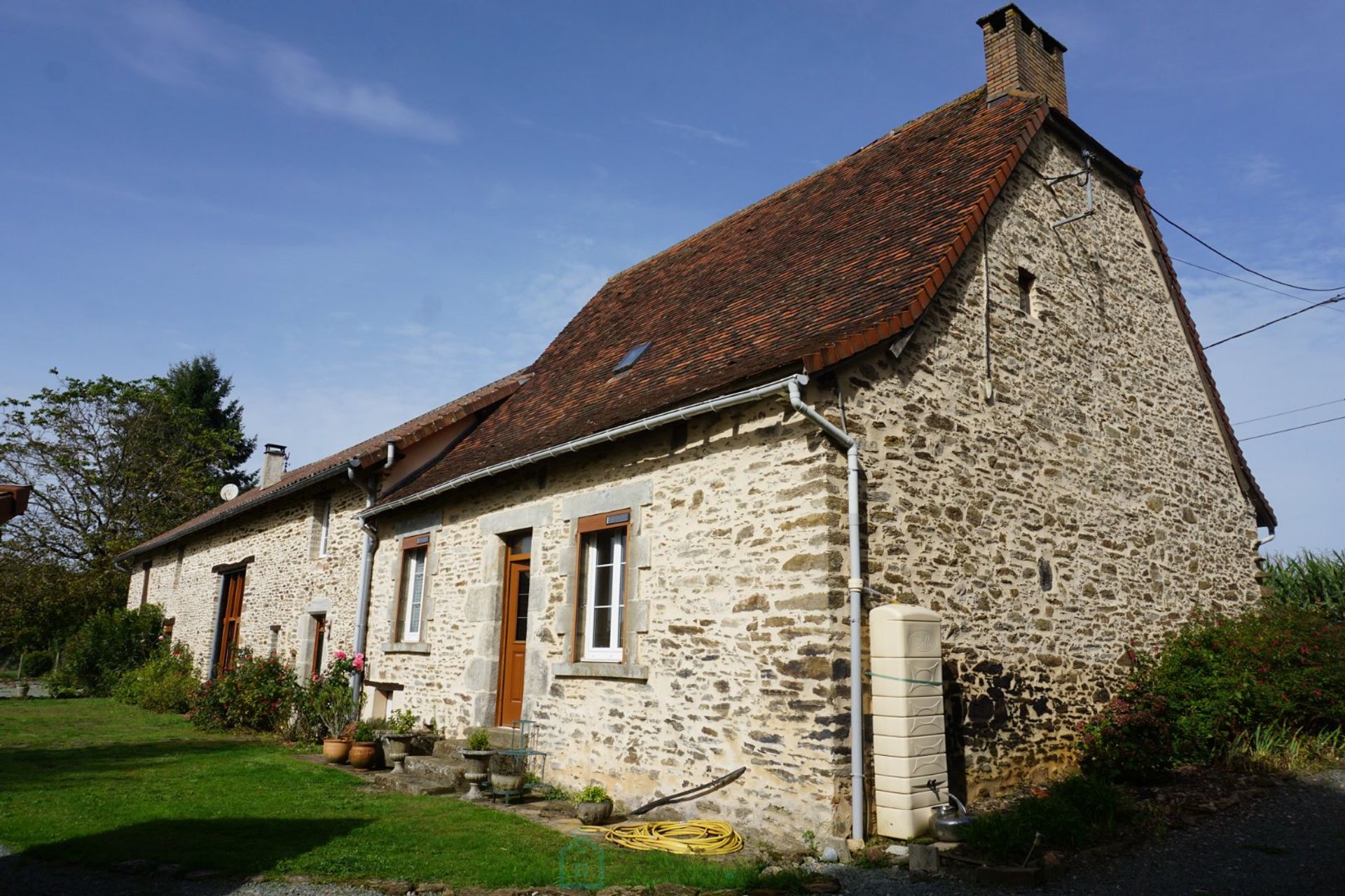 Kommerziell im Saint-Priest-les-Fougères, Nouvelle-Aquitaine 12803742