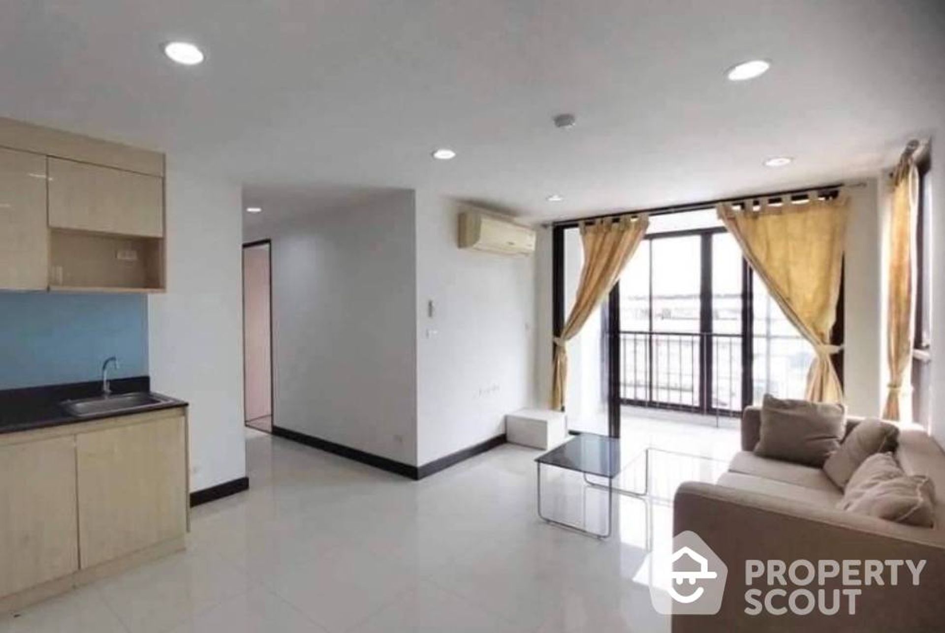 Condominium in Godown, Krung Thep Maha Nakhon 12803926