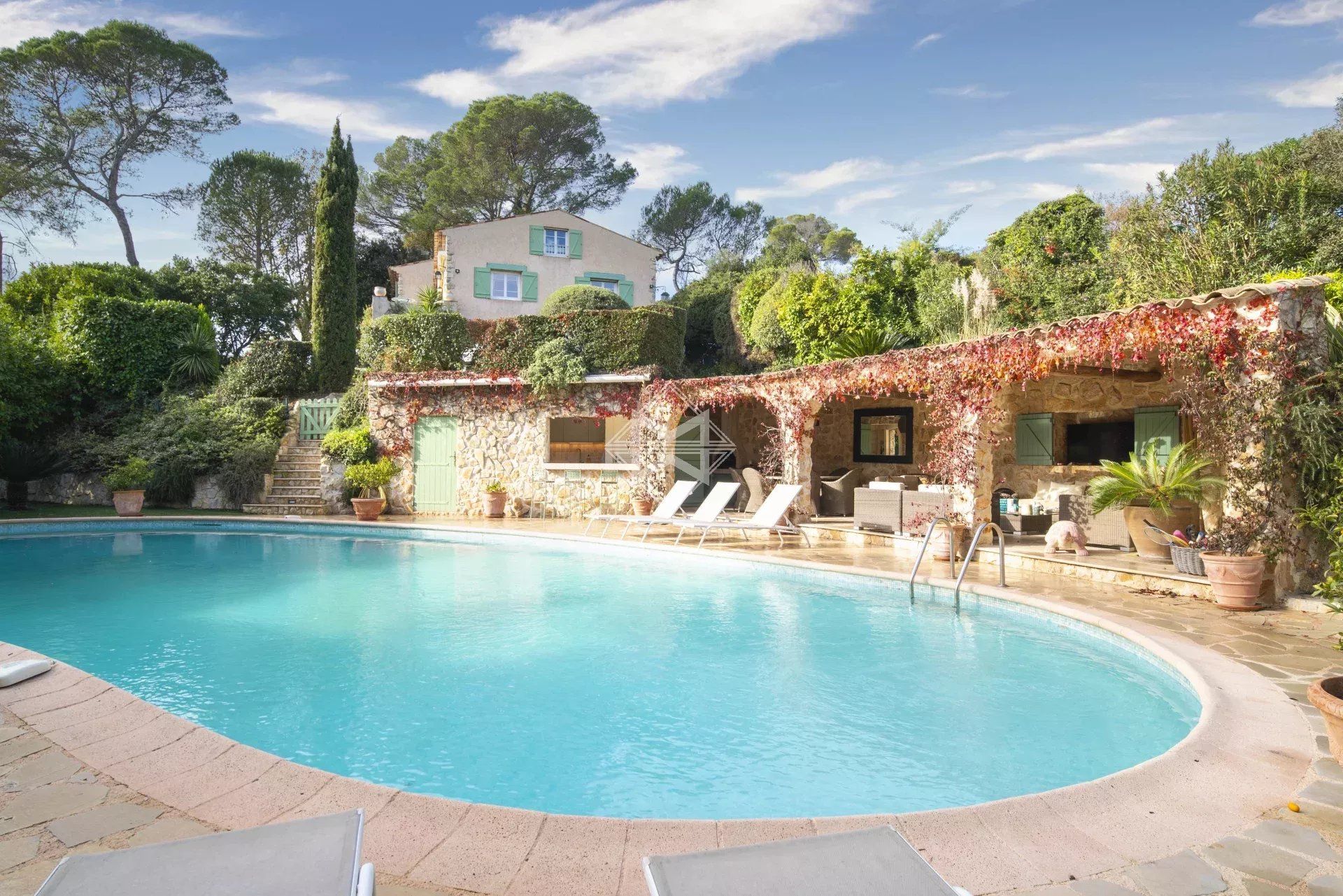 Residenziale nel Mougins, Alpes-Maritimes 12804206