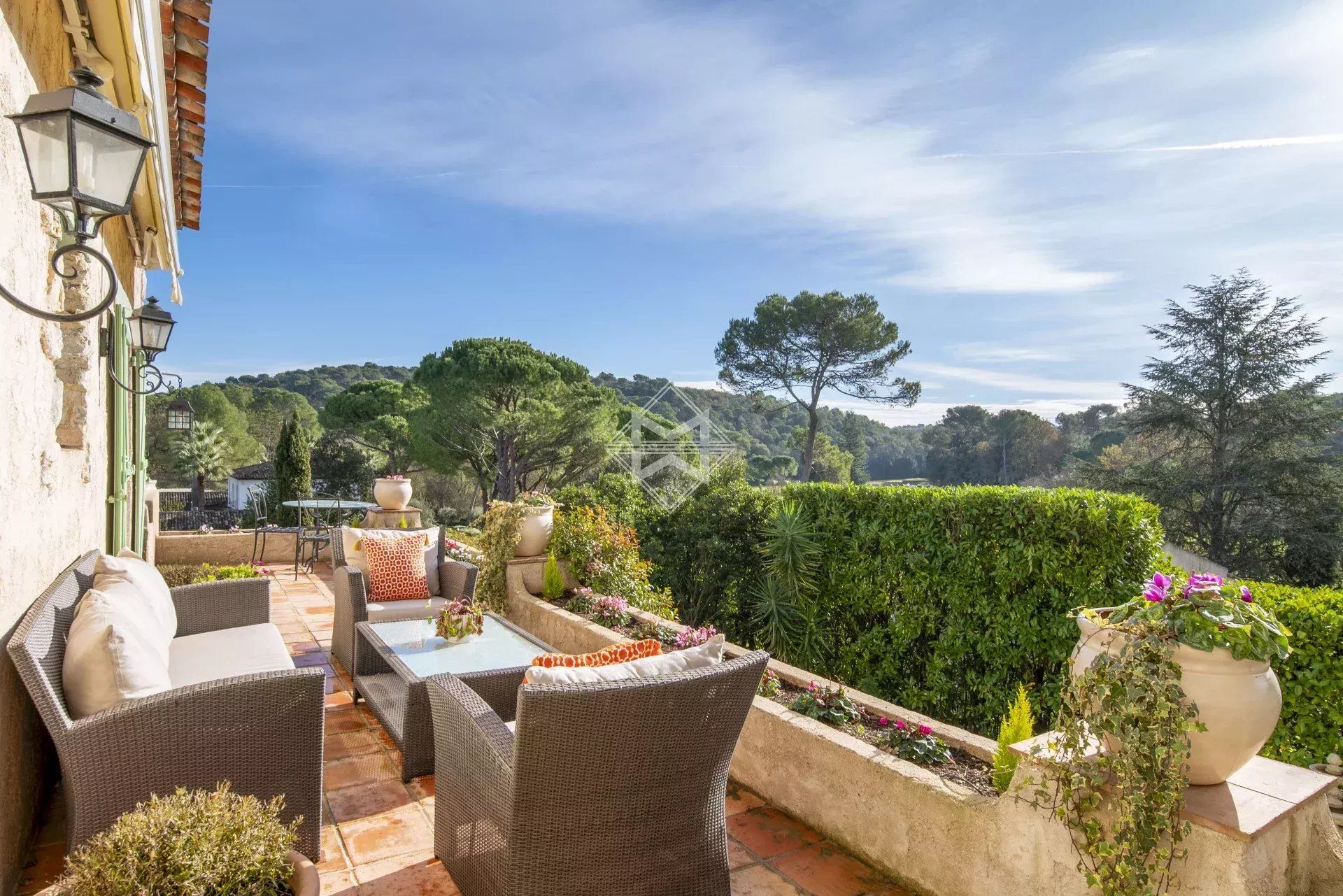 Residenziale nel Mougins, Alpes-Maritimes 12804206