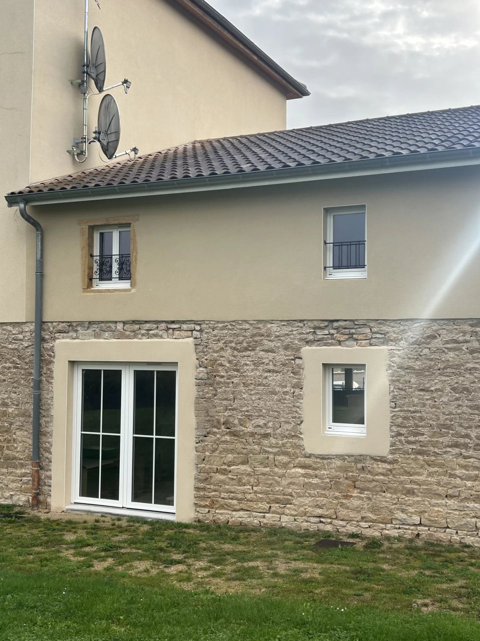 Huis in La Chapelle-de-Guinchay, Saône-et-Loire 12804212