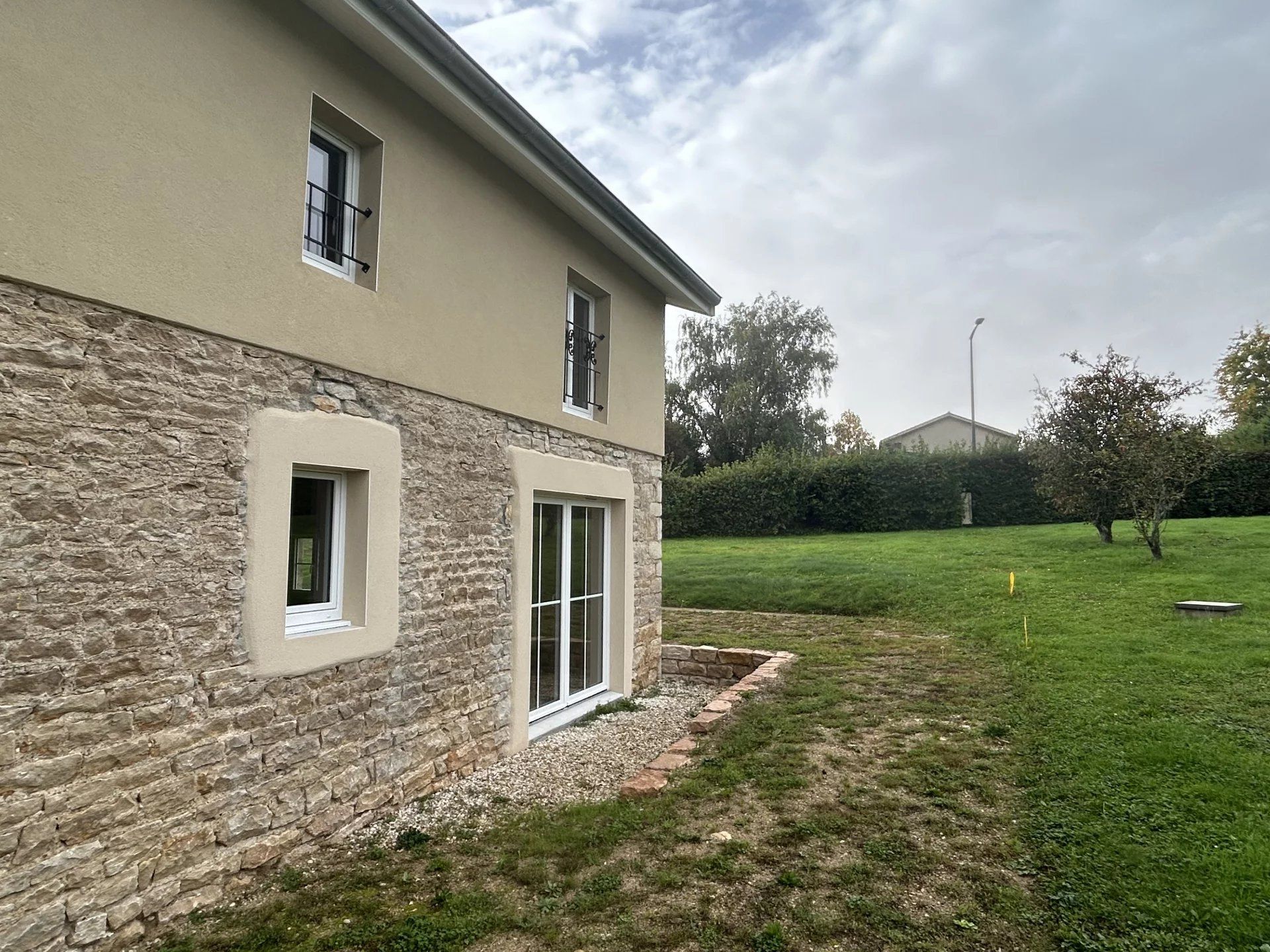 Casa nel La Chapelle-de-Guinchay, Saône-et-Loire 12804213