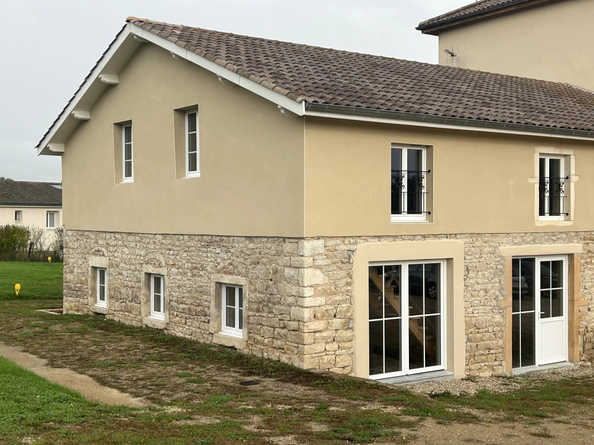 casa en La Chapelle-de-Guinchay, Bourgogne-Franche-Comte 12804213