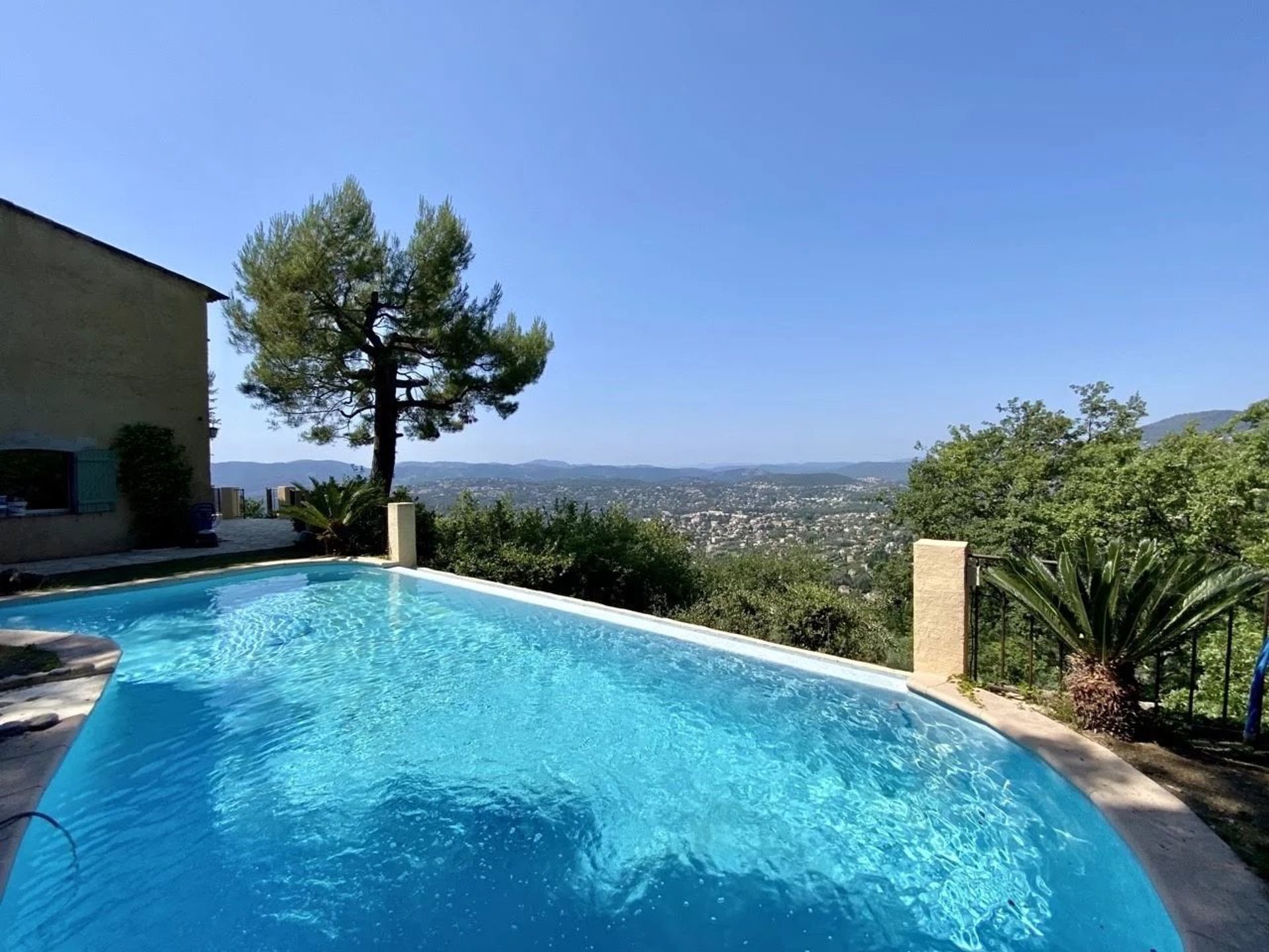 Hus i Cabris, Provence-Alpes-Cote d'Azur 12804263