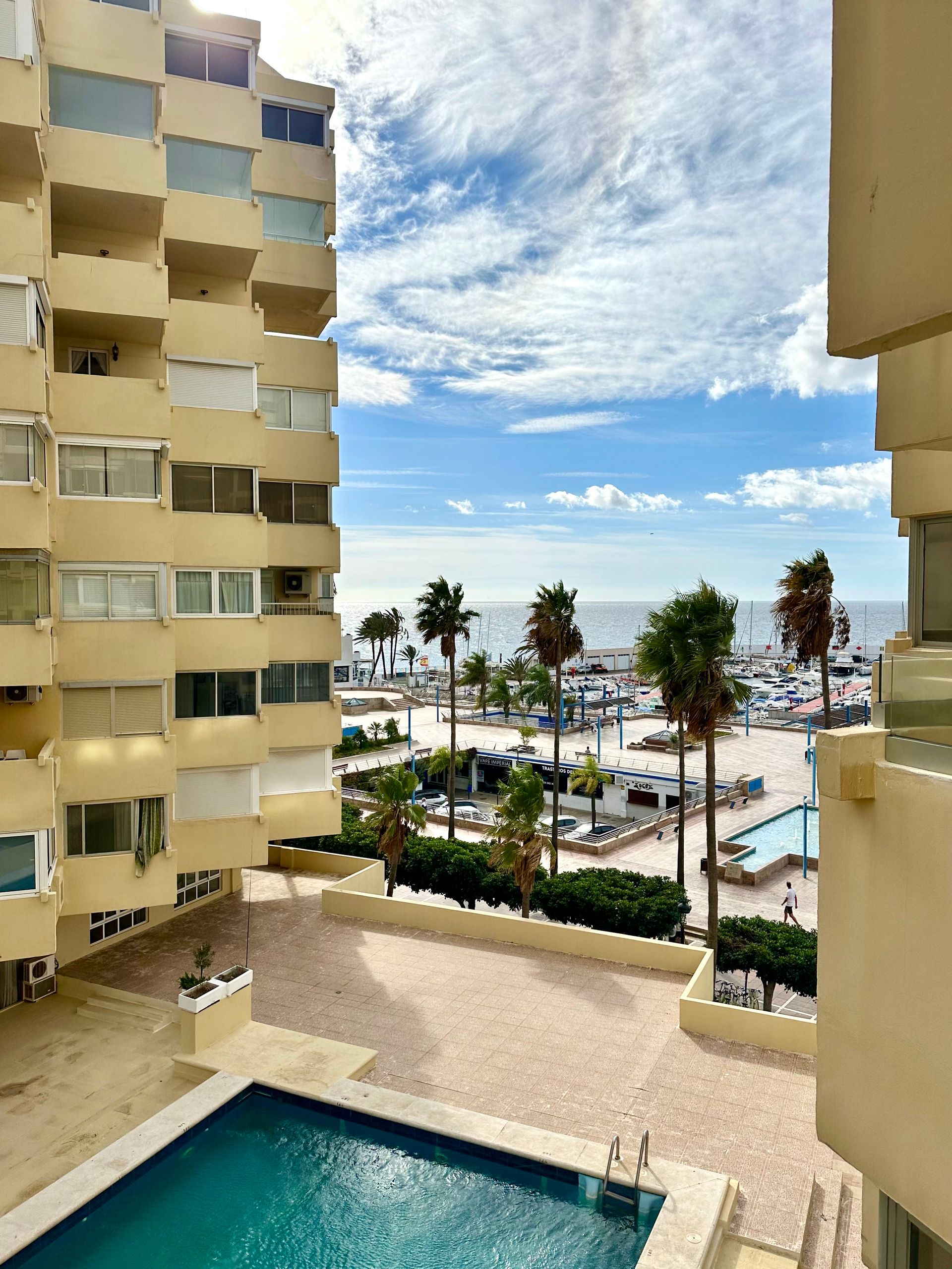 Condominium in Marbella, Andalucía 12804502