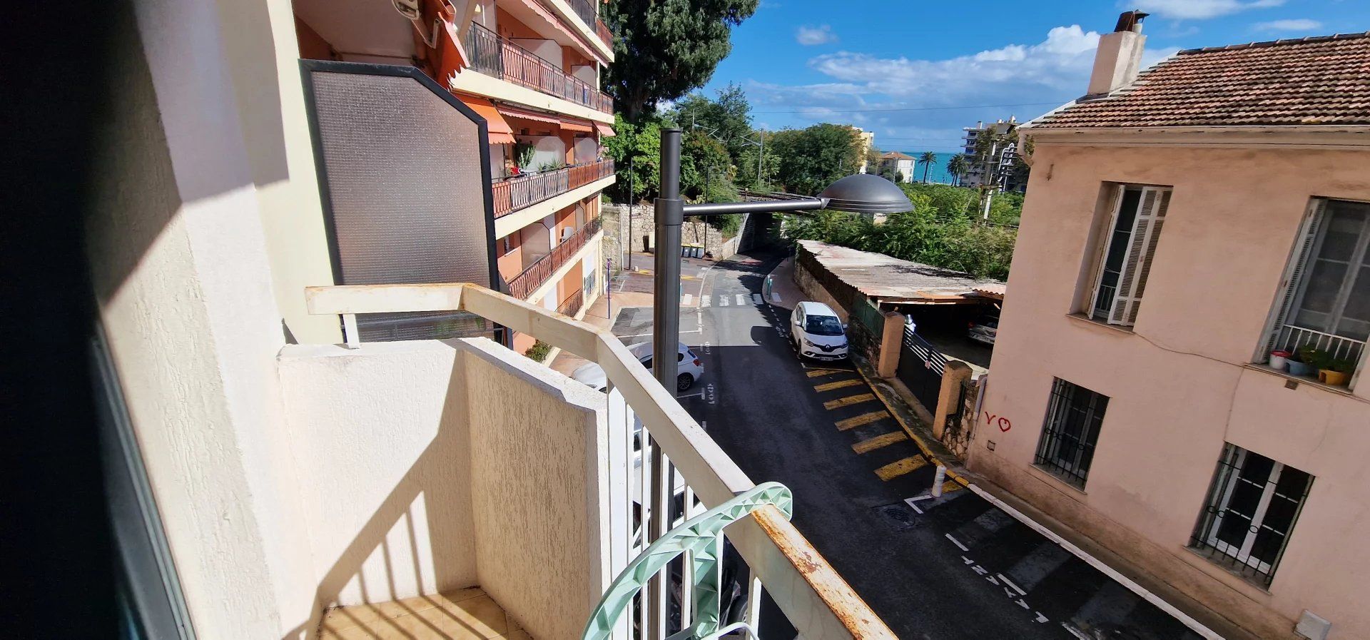 Condominium in Menton, Provence-Alpes-Cote d'Azur 12805119