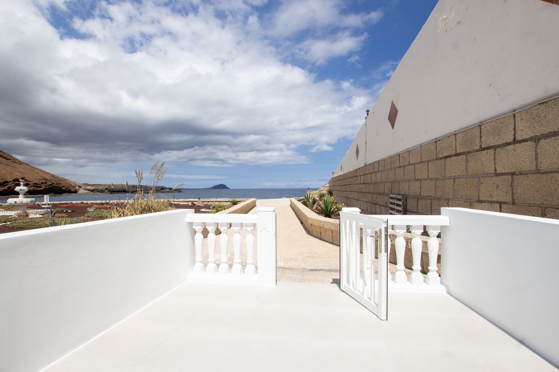 Condominium in Las Galletas, Canary Islands 12805451