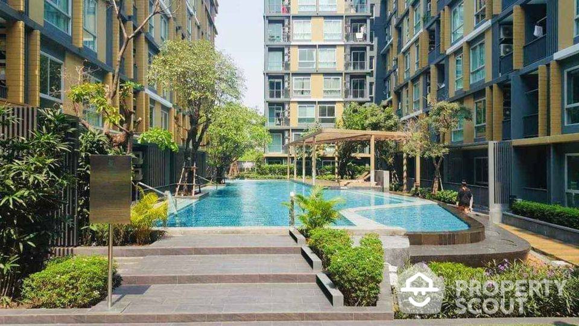 Condominium in Khlong Toei, Krung Thep Maha Nakhon 12805906