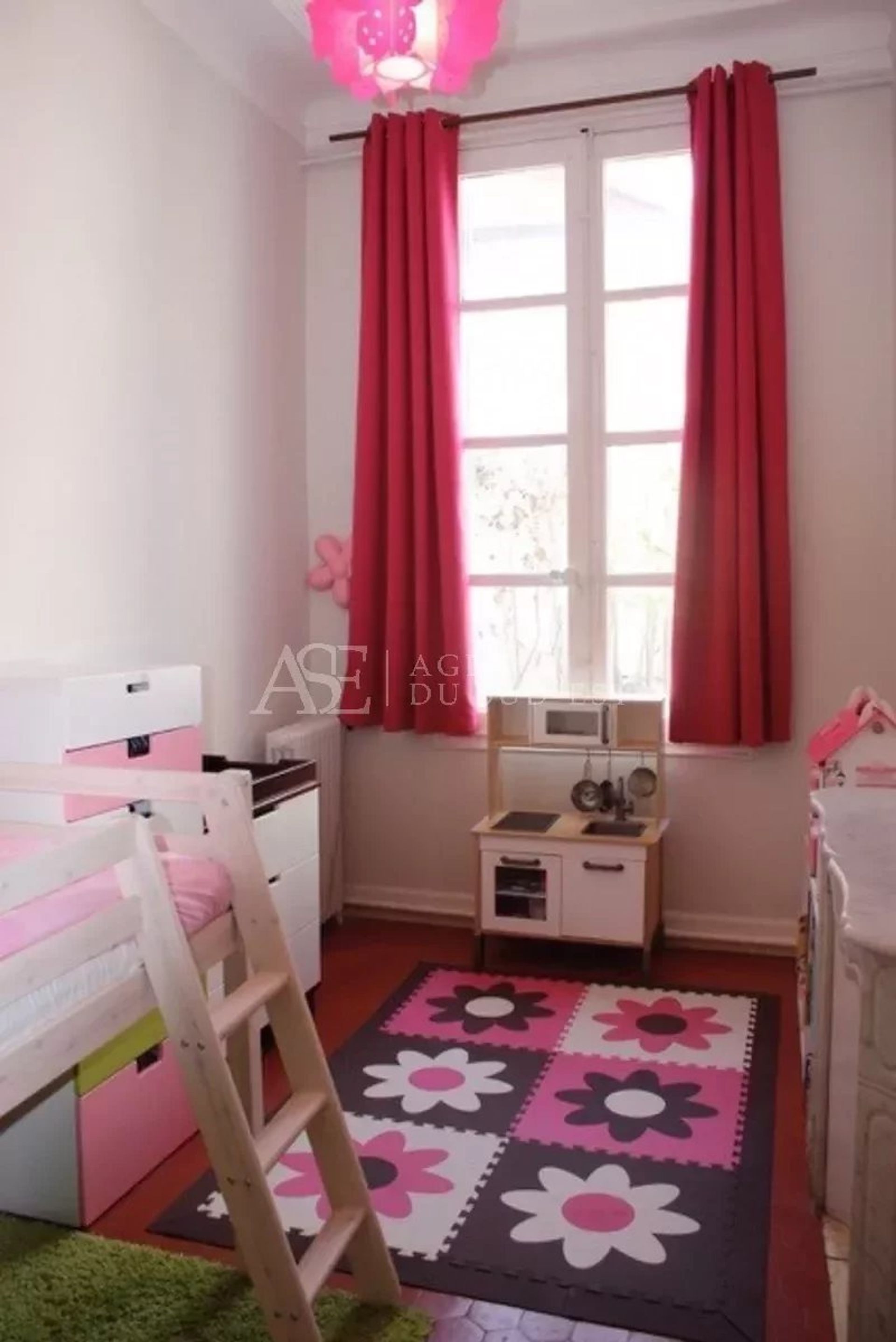 Condominium in Aix-en-Provence, Provence-Alpes-Cote d'Azur 12806032