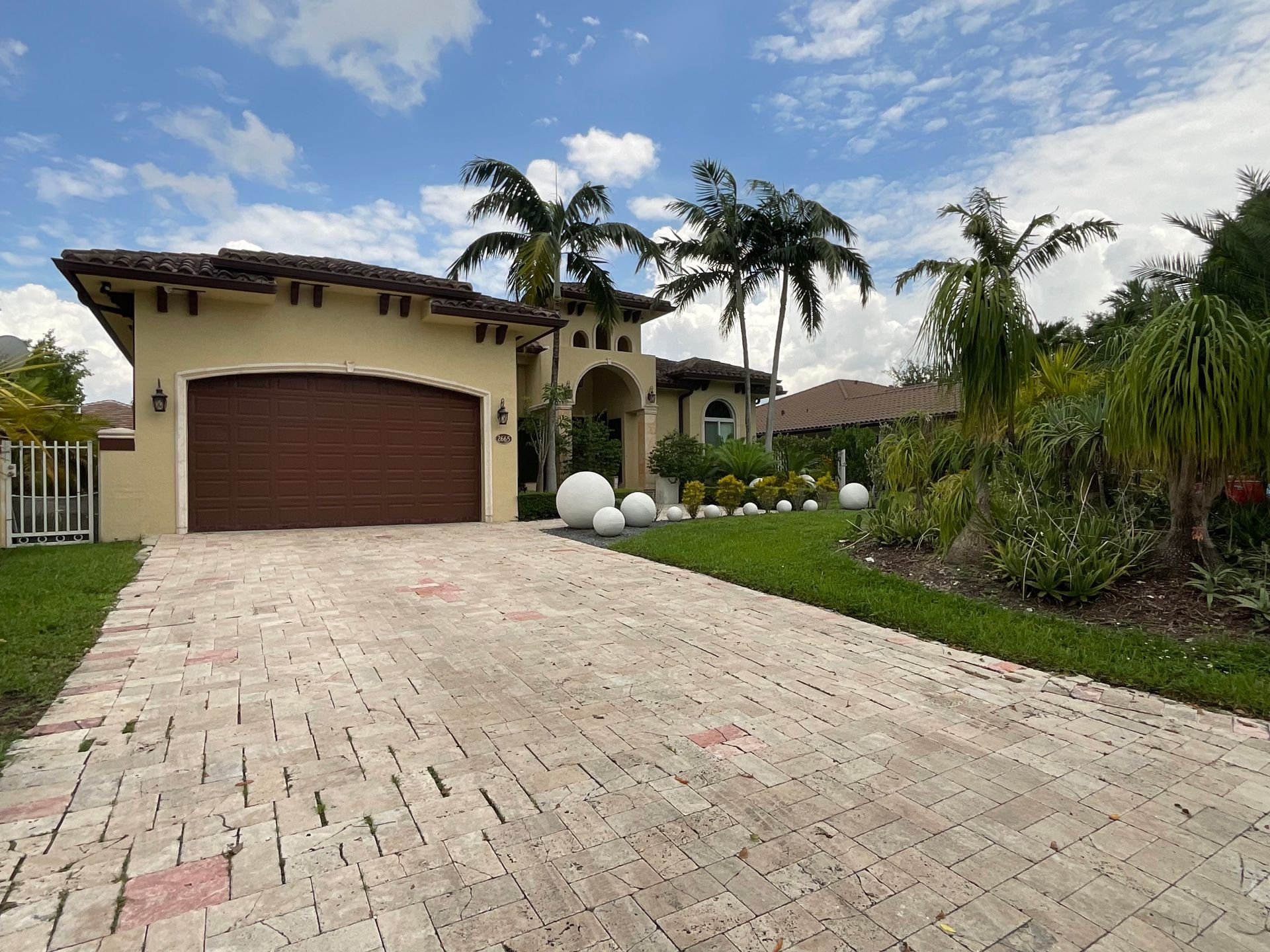 Dom w Doral, Northwest 100th Avenue 12806142