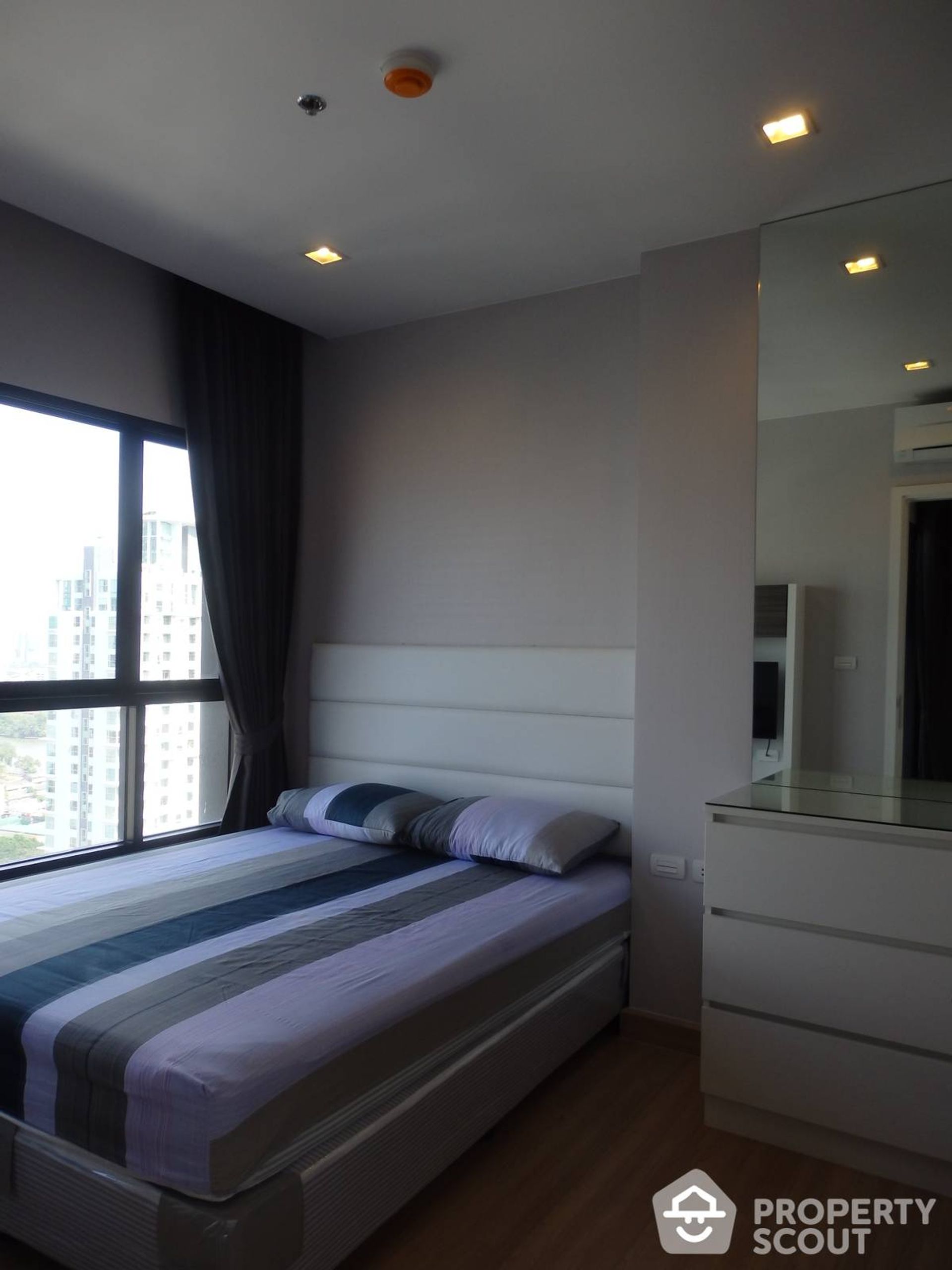 Condominium in Godown, Krung Thep Maha Nakhon 12806651