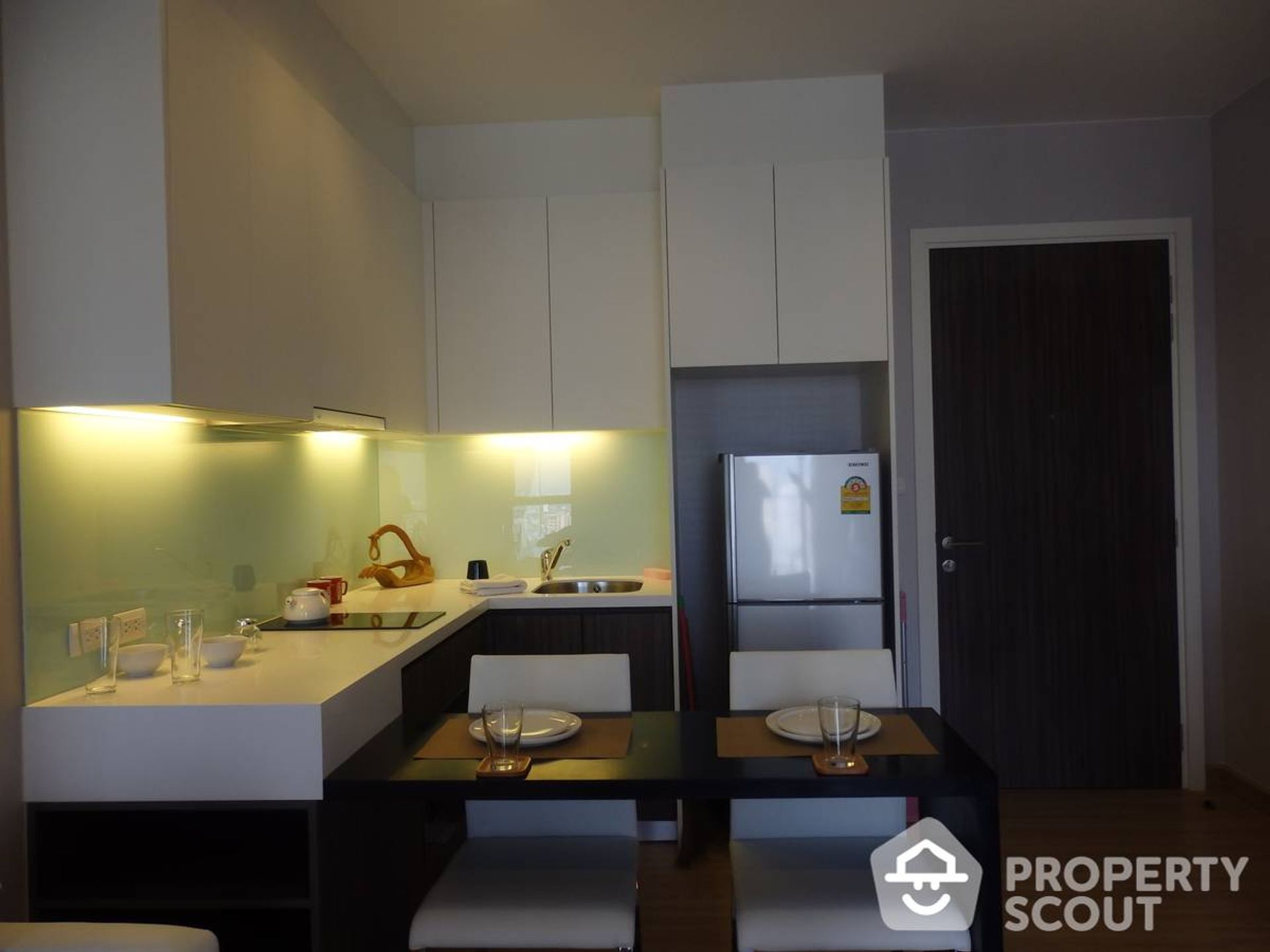 Condominium in Godown, Krung Thep Maha Nakhon 12806651