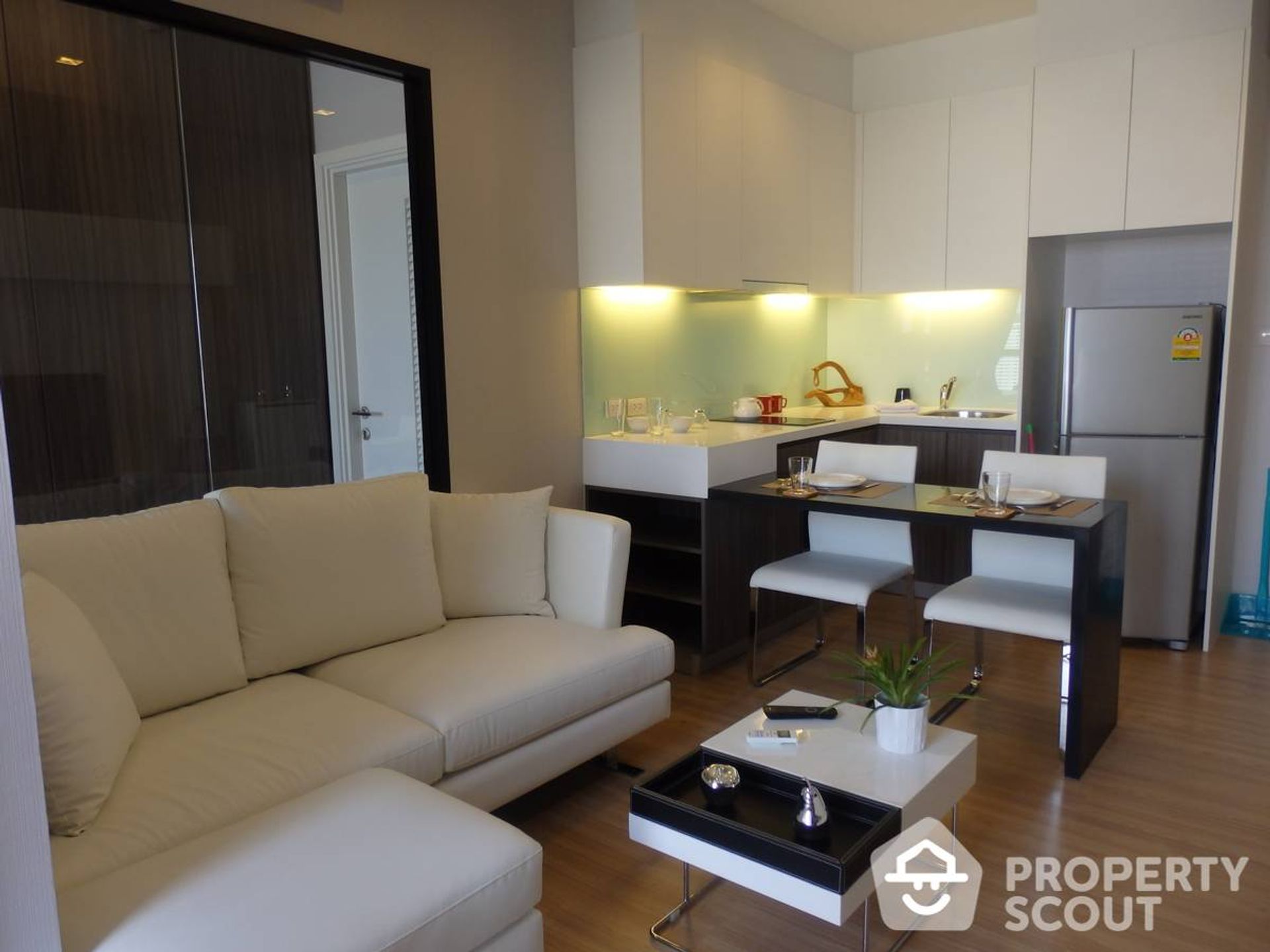 Condominium in Godown, Krung Thep Maha Nakhon 12806651