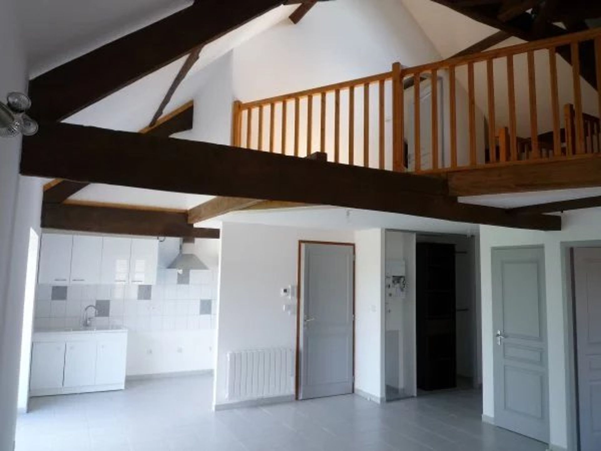 Condominium dans La Chapelle-de-Guinchay, Bourgogne-Franche-Comté 12806721