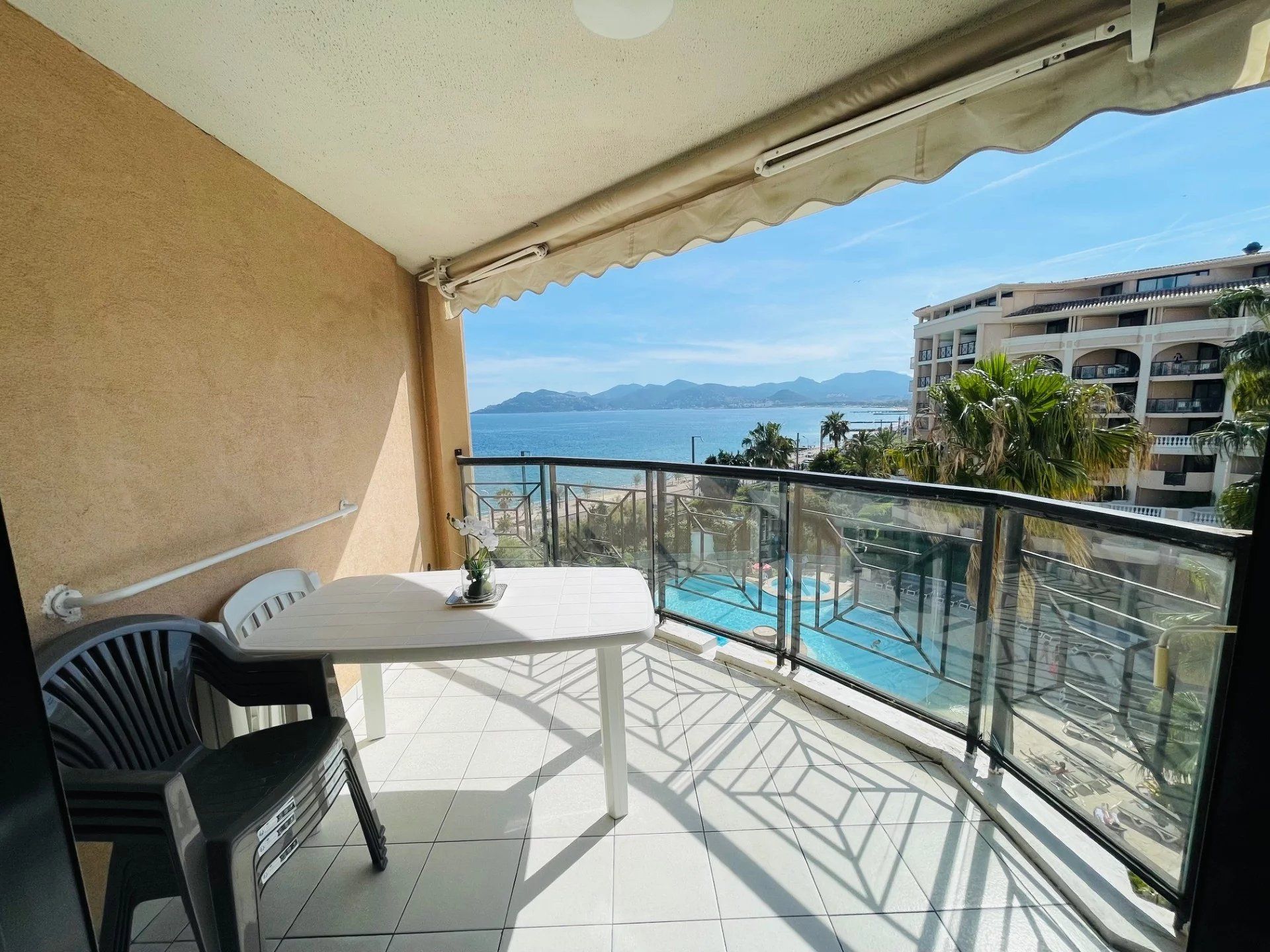 عمارات في Cannes-la-Bocca, Alpes-Maritimes 12806737