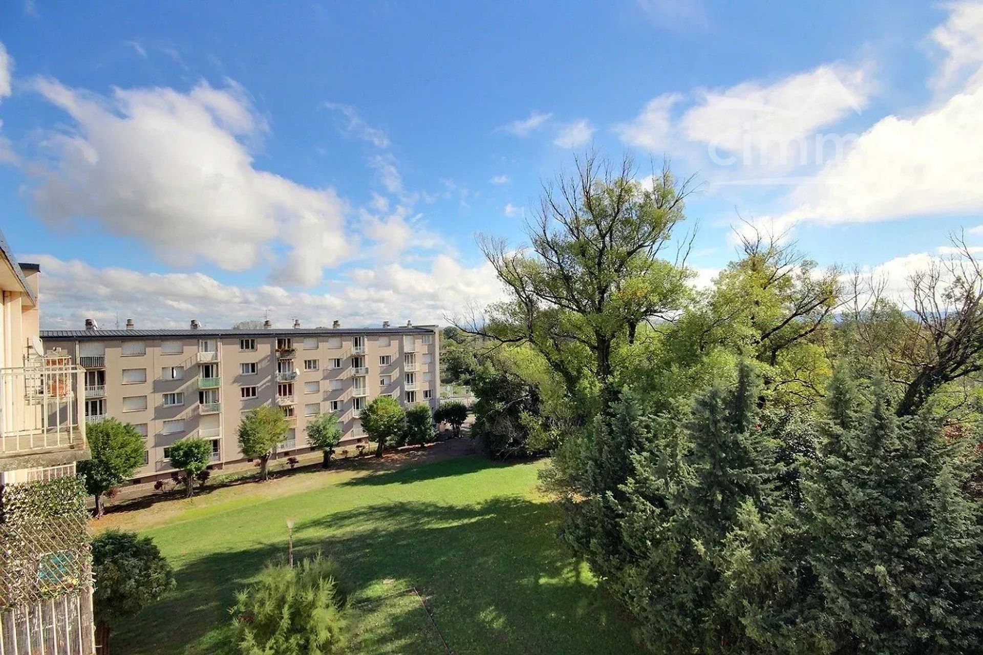 Condominium in Le Teil, Auvergne-Rhone-Alpes 12806776