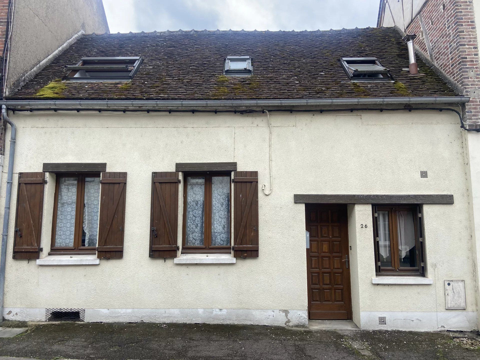 Useita taloja sisään Villeneuve-sur-Yonne, Bourgogne-Franche-Comte 12806860