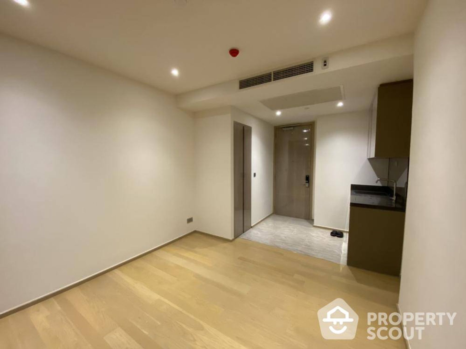 Condominium in Ban Na Song, Krung Thep Maha Nakhon 12807131